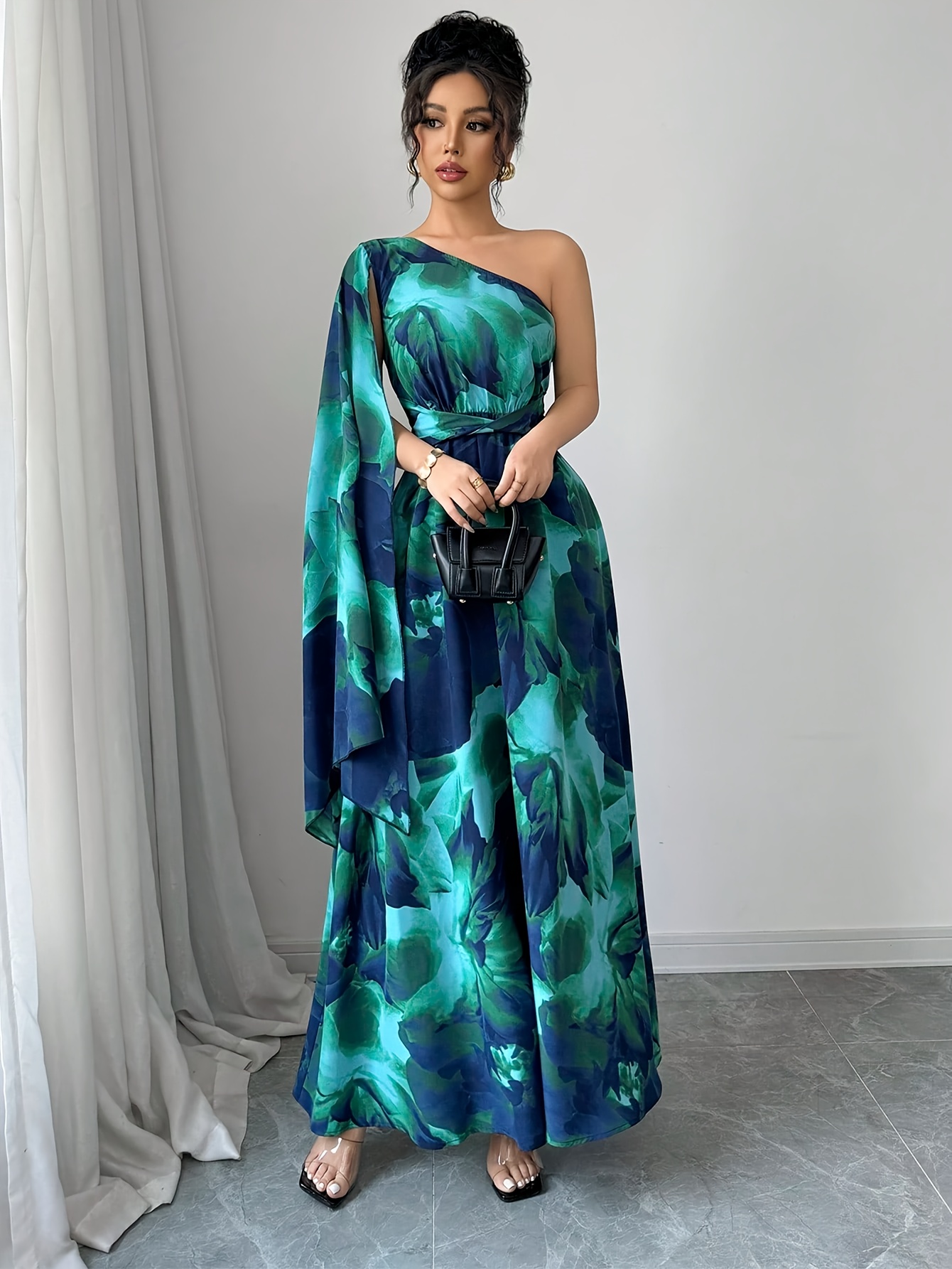 navy blue dress with green accessories Which Color Jewelry Goes with Dark Blue Dresses?