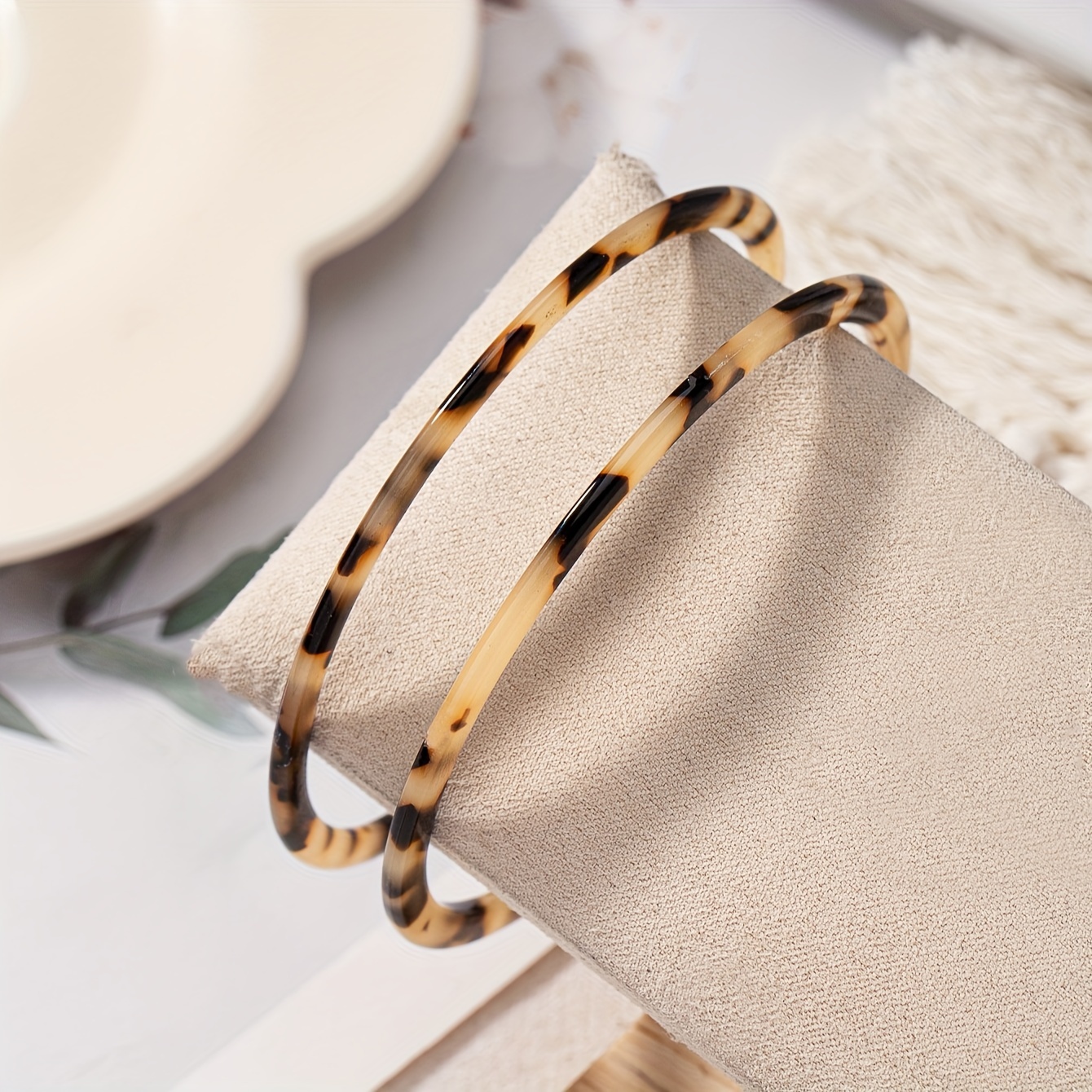 Set of 2 Leopard Pattern Resin Bangles for Women