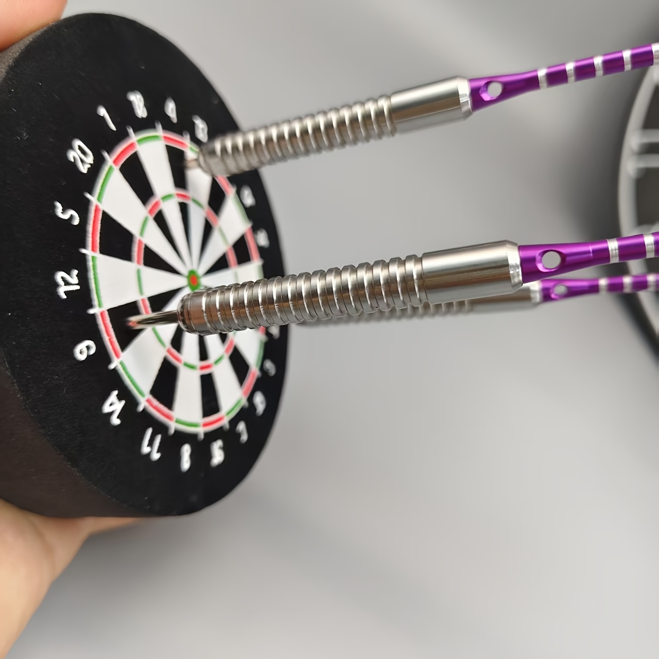Professionele Dartset met Stalen Punt, met 3 Darts van 21 Gram, Vliegers, Geribbelde Aluminium Schachten, Beschermer/1 stuks IJzeren Doos Set