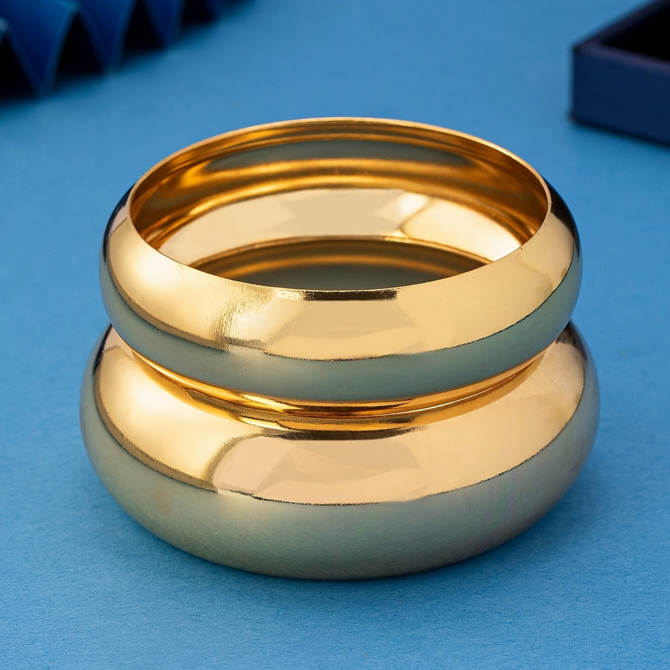 2pcs Vintage Exaggerated Classic Metal Style Round Wide Bracelet Set
