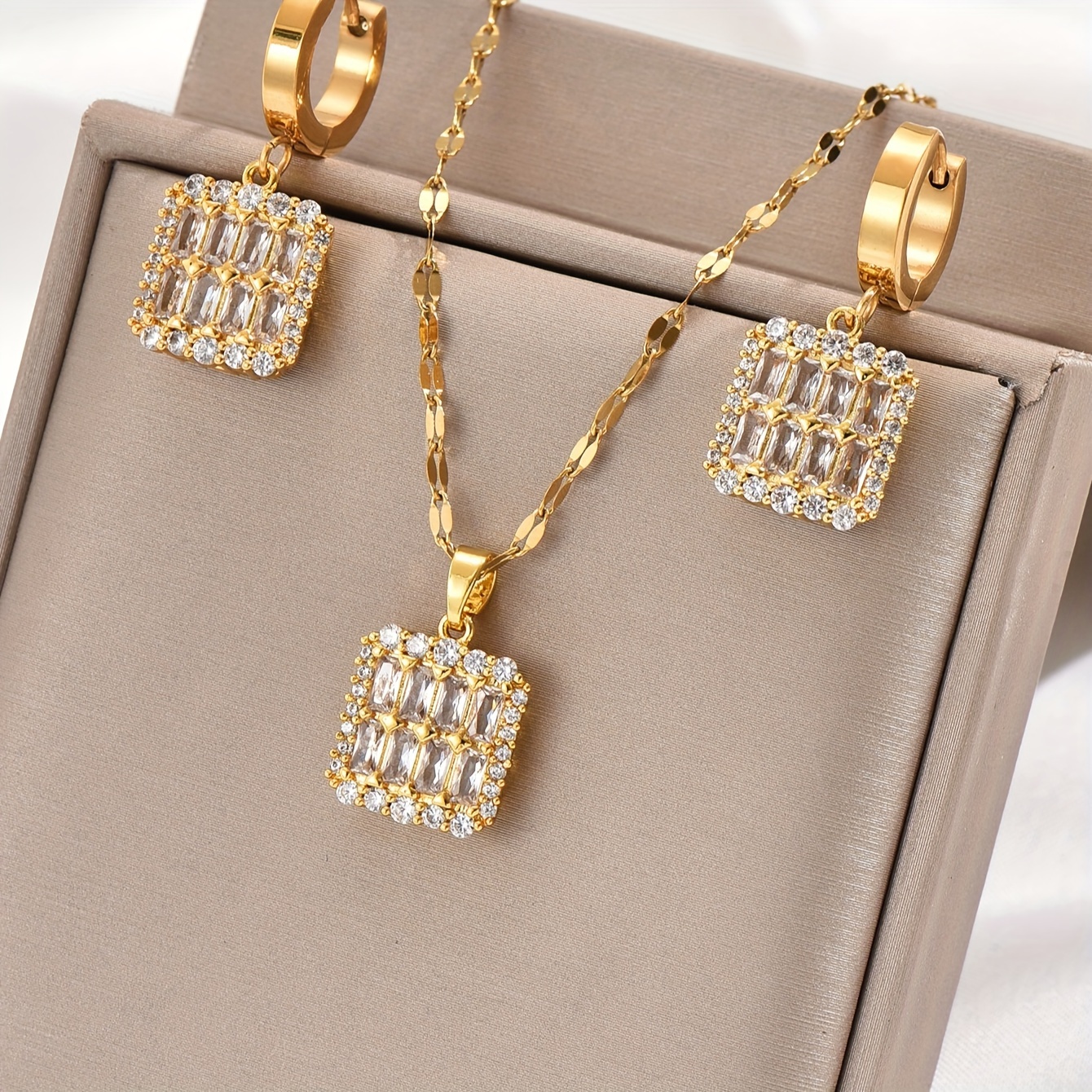 

Elegant & Retro Style, 3pcs Golden Copper Square Shape Design Pendant, Inlay Shiny Zircon Necklace, Studs Set, Fashion Delicate Accessory For Daily Wear & Party, Idea Gift For Ladies