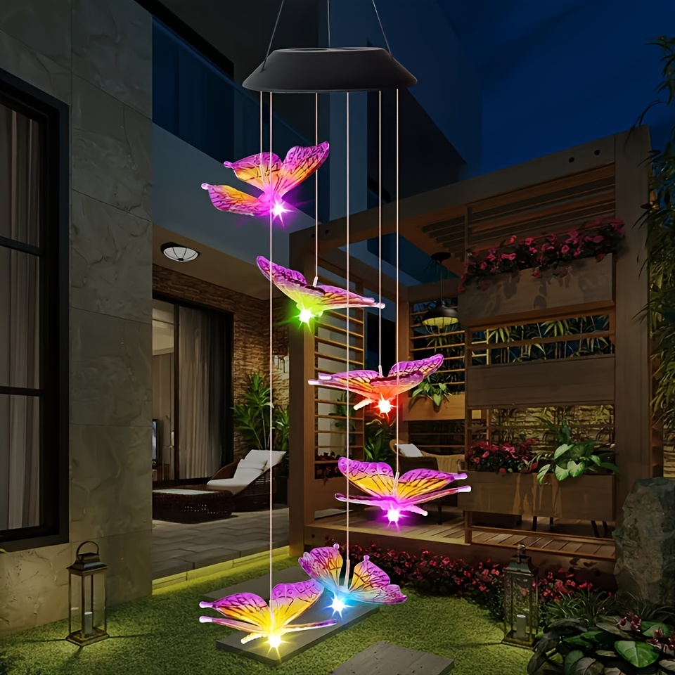 Luces de carrillón de viento con energía solar con diseños de mariposas moradas y amarillas, que incluyen iluminación LED exterior que cambia de color para fines decorativos de paisajismo. Estas lámparas solares de jardín y luces colgantes son regalos perfectos para madres y esposas.