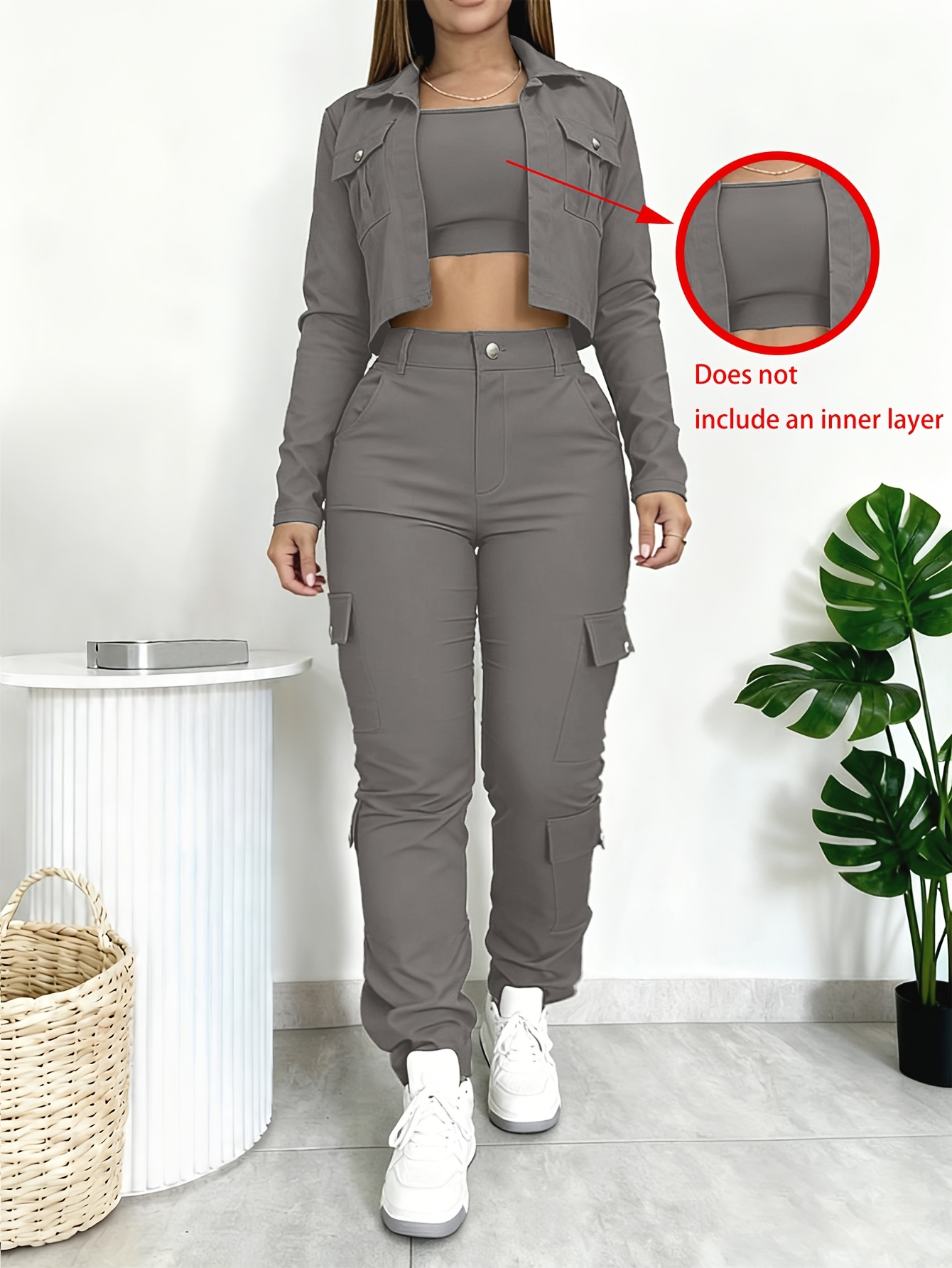 Conjunto Feminino Versátil de 2 Peças com Camiseta Cropped Justa de Gola V e Calça de Perna Larga  2