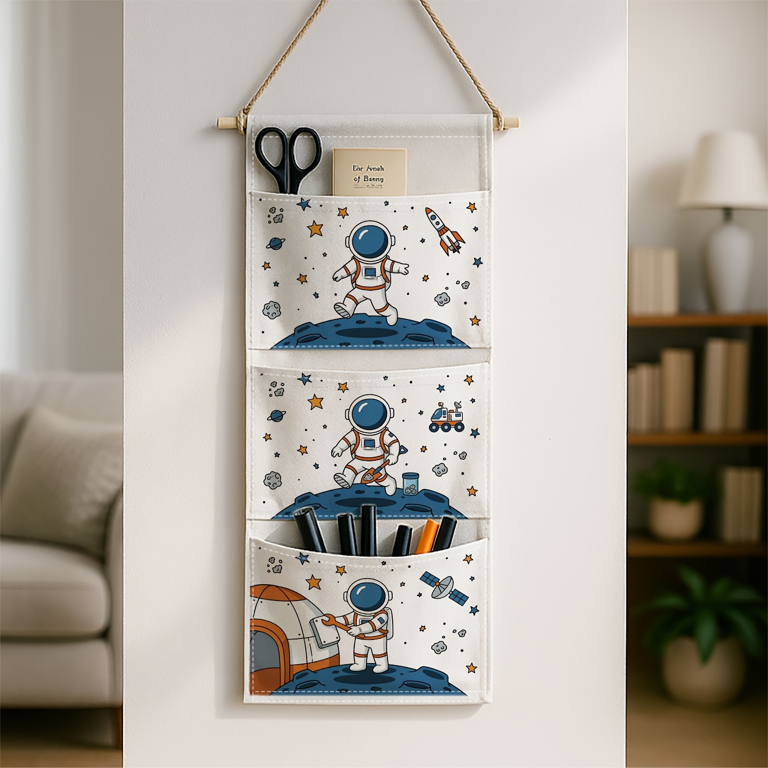 TEMU 1 pièce Sac de rangement mural sur le thème avec plusieurs compartiments - d'astronaute adapté pour chambre d'étudiant, sac d'étagère mural pour