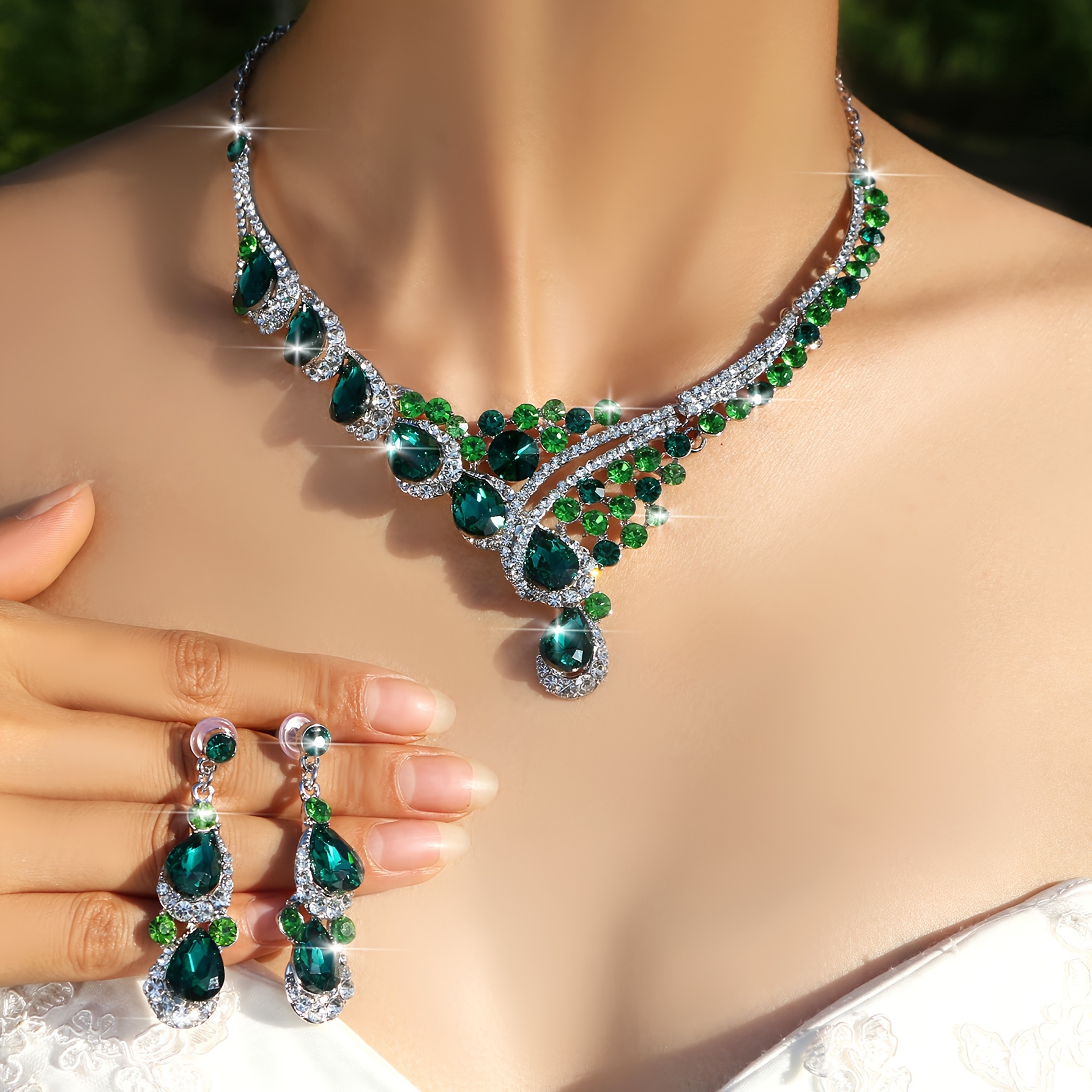 

Vintage Luxury Green Set With Synthetic Stones - Alloy Rhinestone Necklace And Earrings Set, Stainless Steel Ear Needle, For Wedding, Gift, And Valentine's Day Occasions