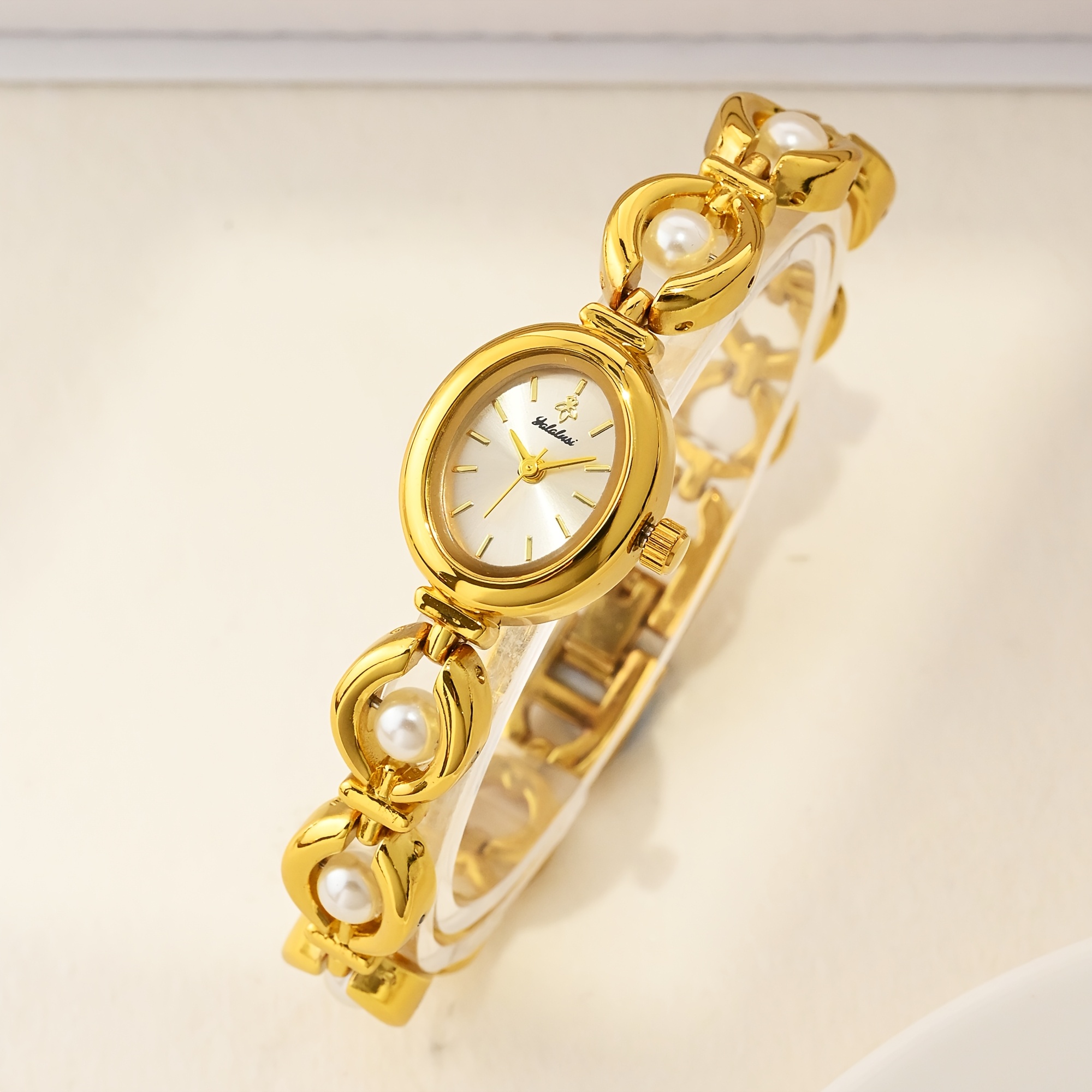 Women's Elegant Luxury Golden Quartz Watch
