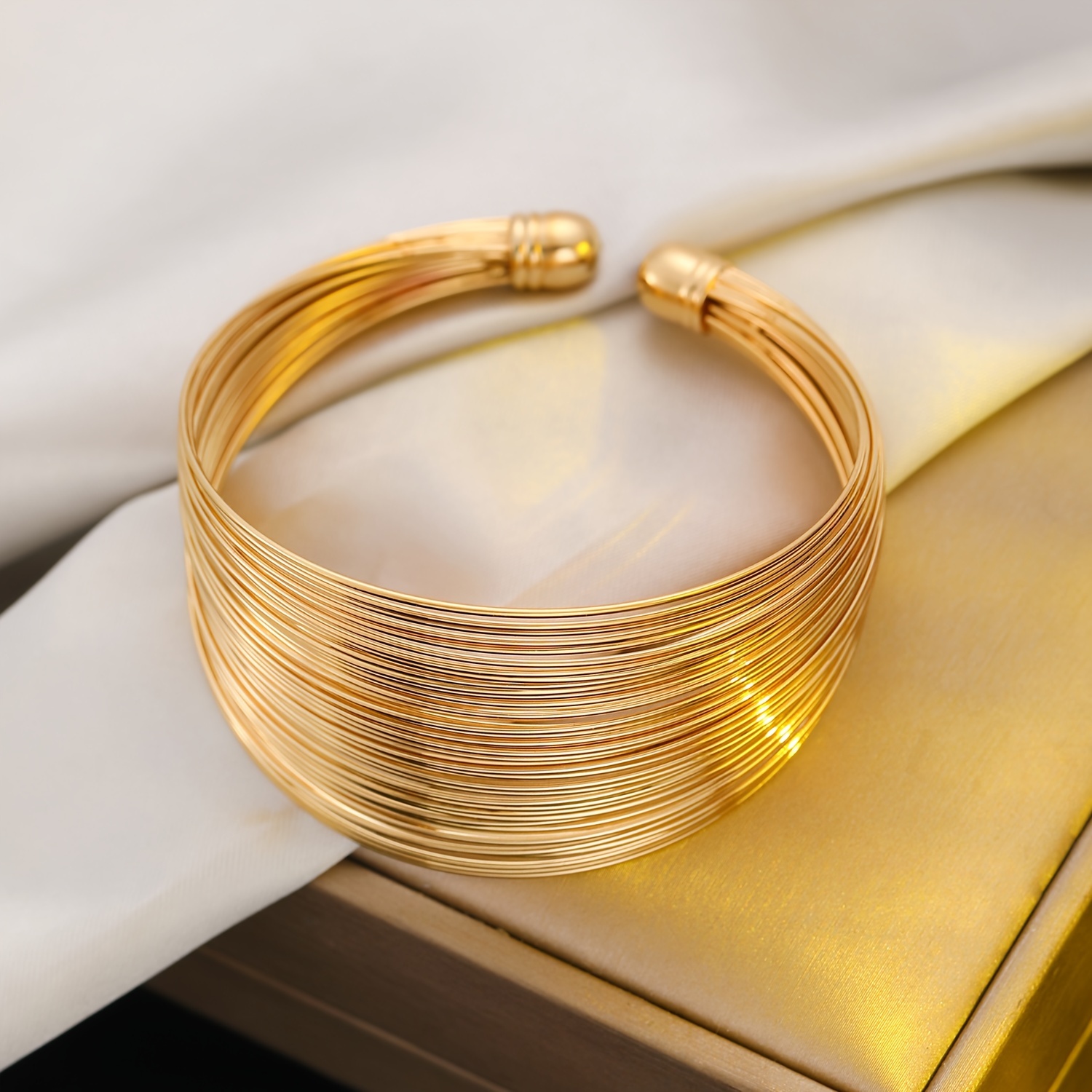 TEMU Pulsera de Moda con Abertura Curva Multicapa, y Sofisticación, Adecuada para el Uso Diario y Fiestas de Mujeres