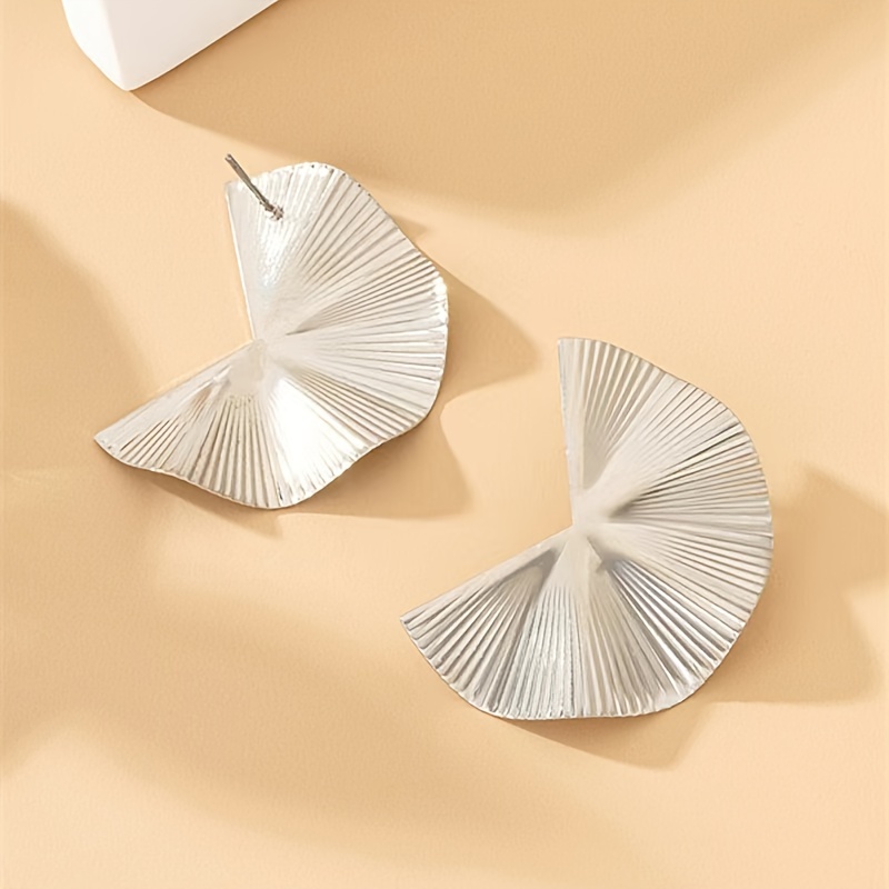 Minimalist Scalloped Stud Earrings for Everyday & Vacation Wear
