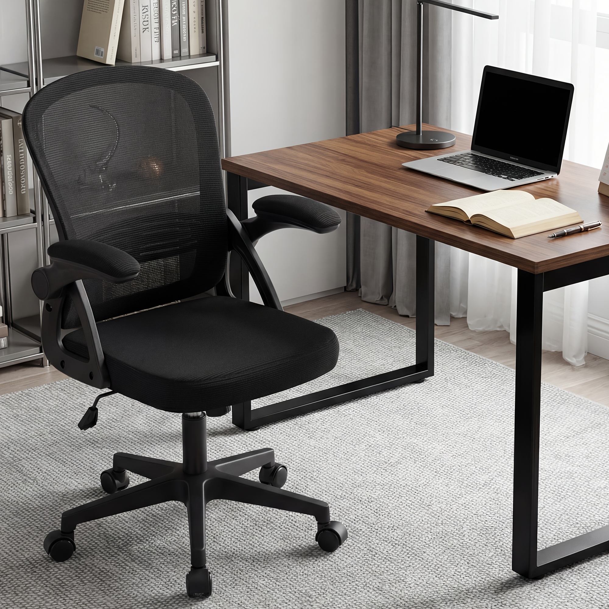 TEMU Une chaise de bureau ergonomique avec des accoudoirs réglables. Cette chaise de loisirs offre un réglage de , une fonction de balançoire et des