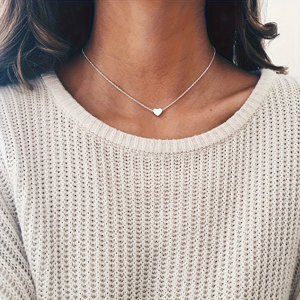 1pc Vintage Heart Pendant Necklace, Delicate and Minimalist Women's Alloy Collarbone Chain, Suitable for All Seasons, Perfect Valentine's Day Gift