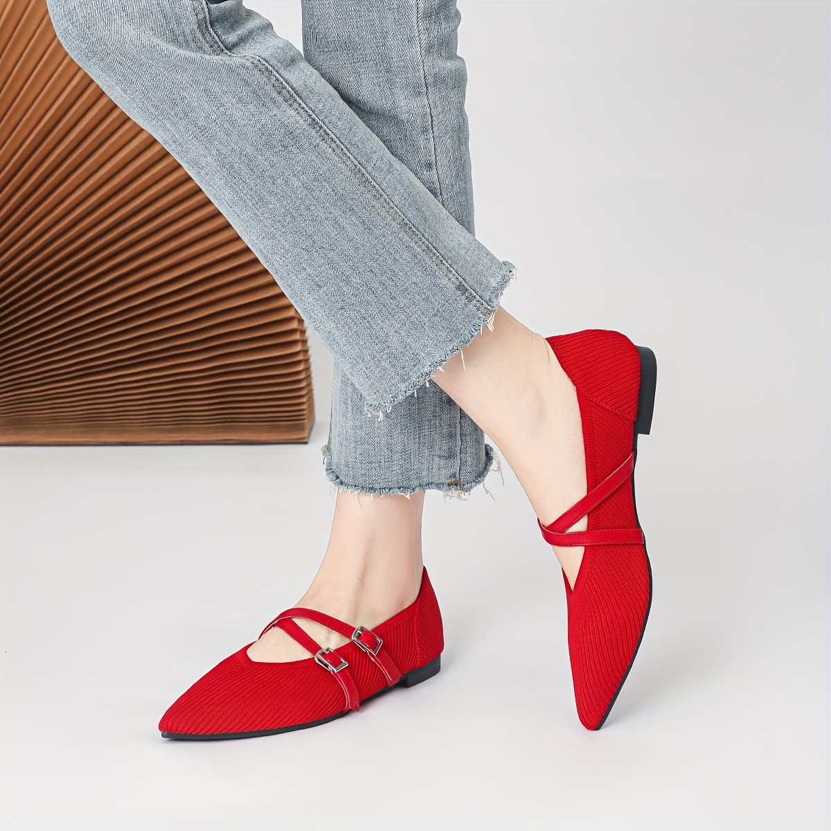 

The Latest Stylish And Comfortable Flat Shoes For Women With Criss- Straps, Lightweight Knitted Shoes, Perfect For Casual Wear And Moms