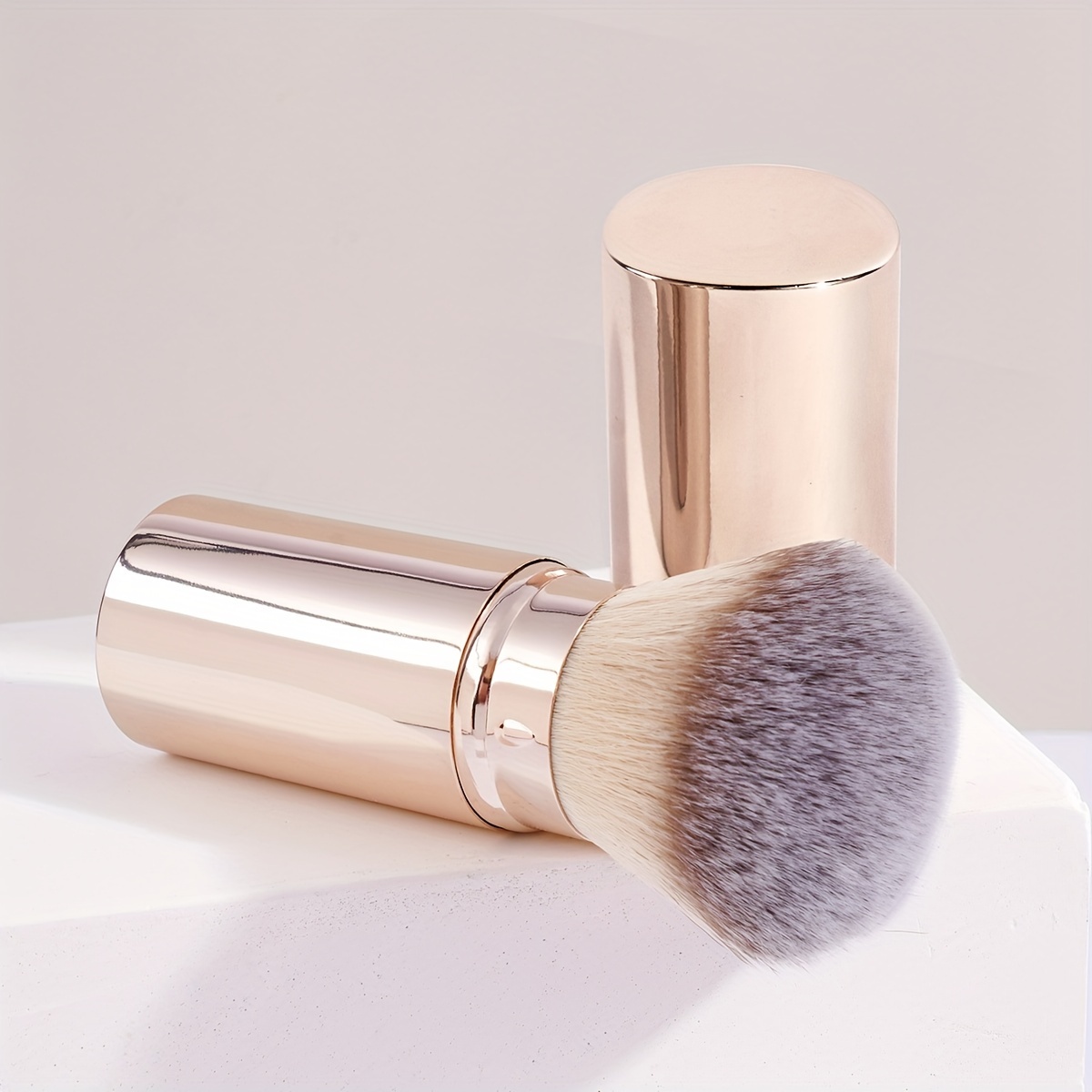 MAANGE High Quality Soft Bristles Retractable Makeup Brush