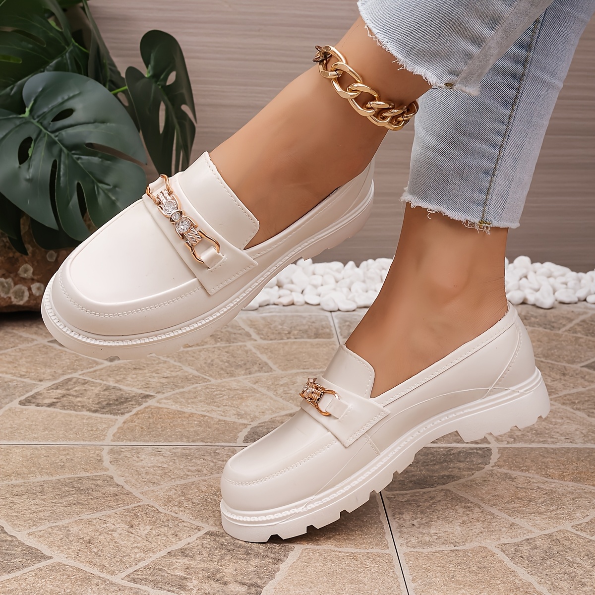 TEMU A Pair Of Round-toe, Platform Women's Shoes With Metal Chain Embellishments; Loafers With A Retro British Style, Versatile And Suitable For
