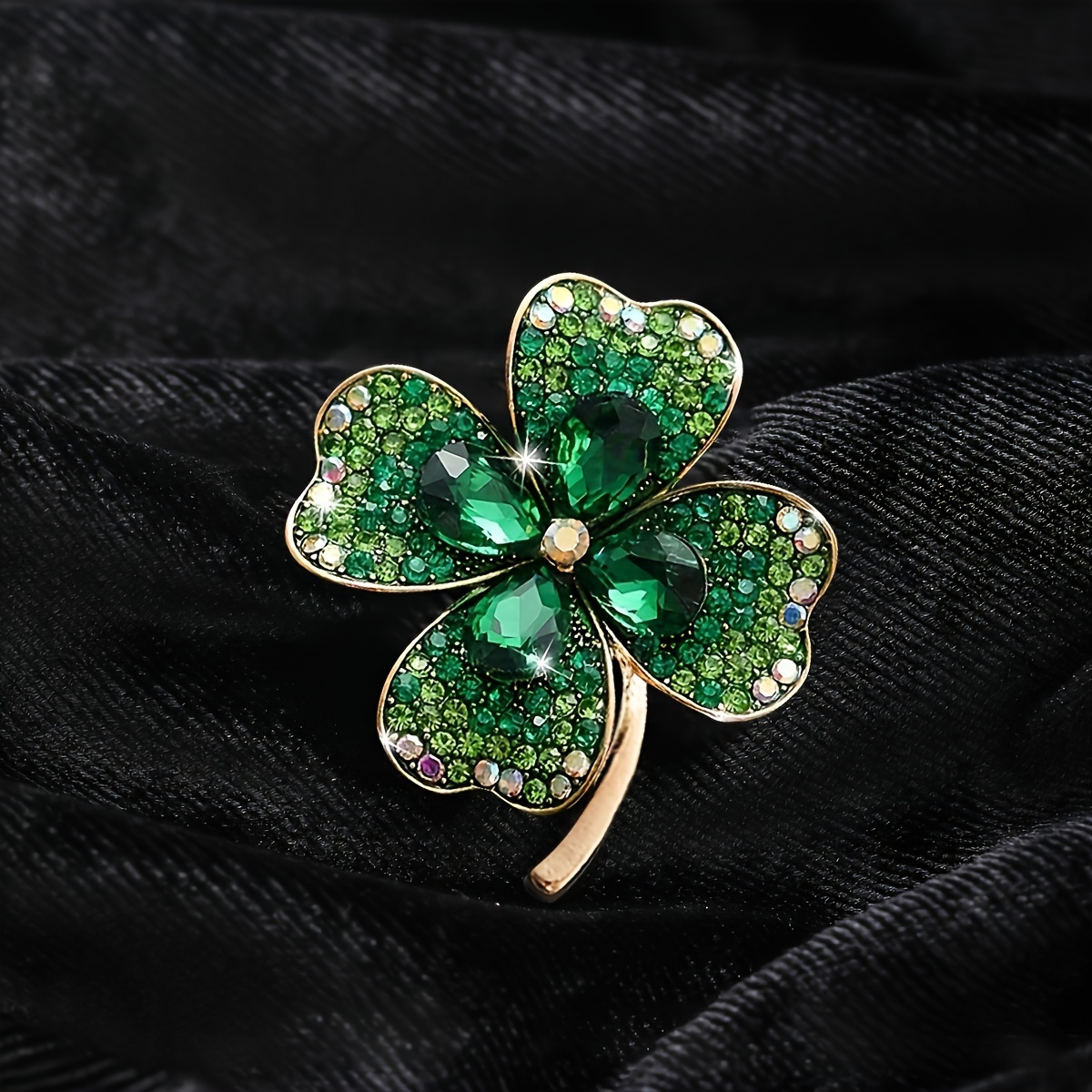 TEMU A Stylish And Elegant Luxury Clover Brooch For Women, Perfect For Jackets And Cardigans