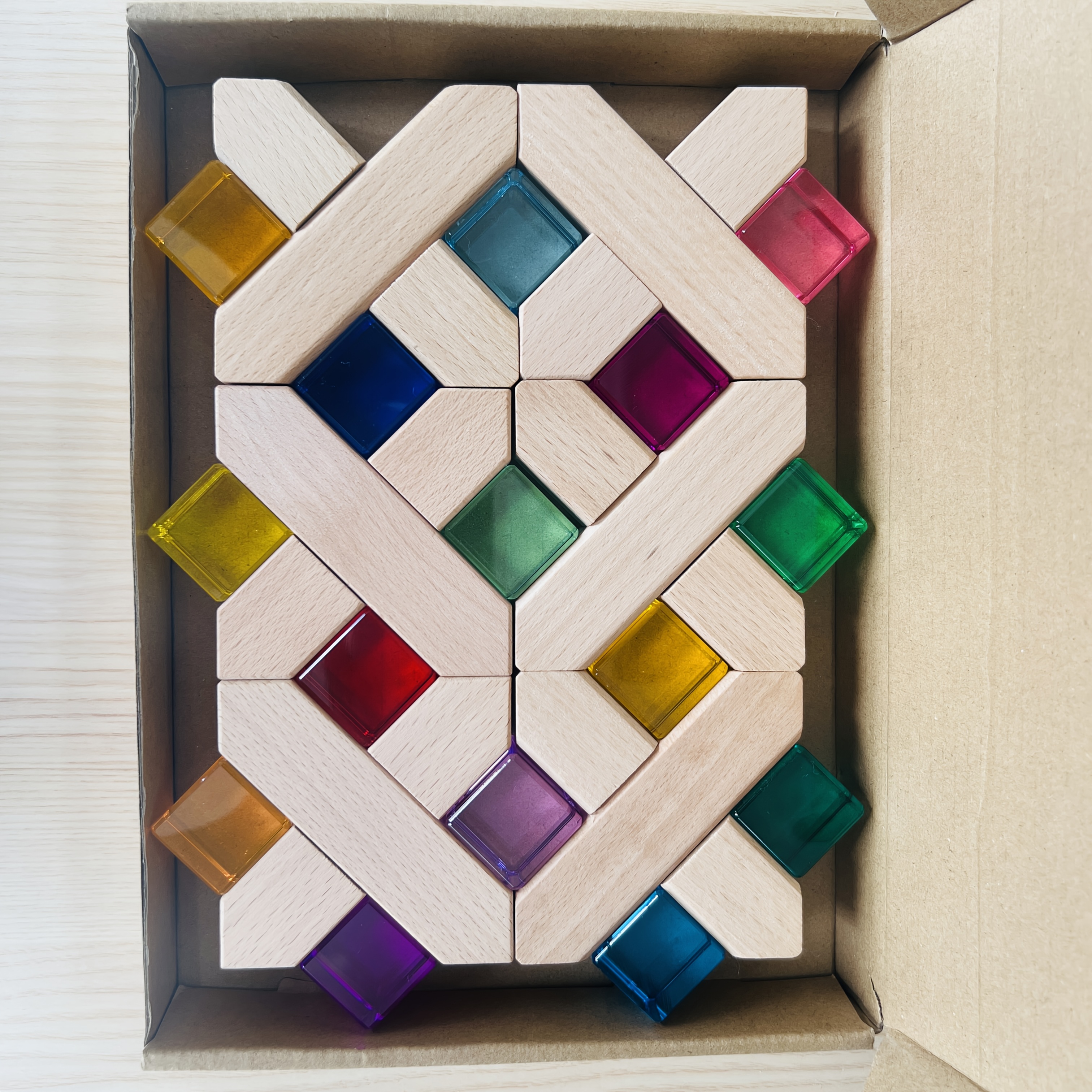 Image of A Set Of Wooden Cross Blocks And Acrylic Cubes, Featuring 15 High- Acrylic Blocks And 6 Wooden Cross Blocks. Acrylic Blocks Serve As Educational Toys For Children