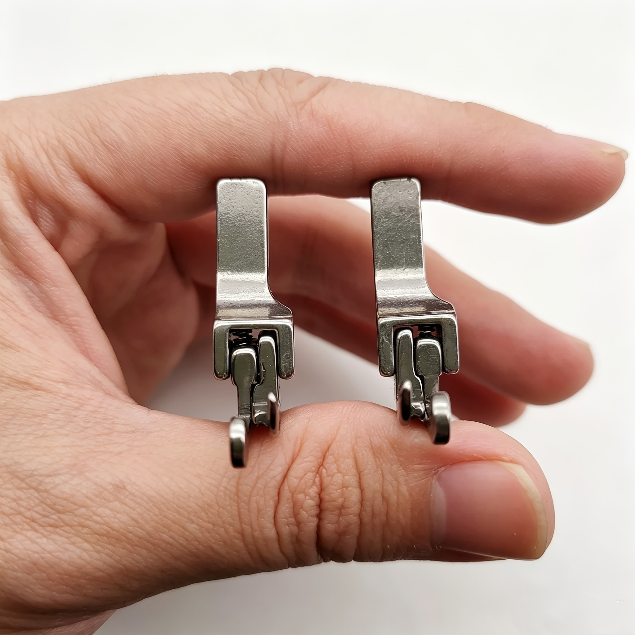 2pcs Industrial Flatbed Sewing Machine Narrow High-low Presser Feet Cr1/16ns/cl1/16ns, Essential Tool For Zipper Attachment