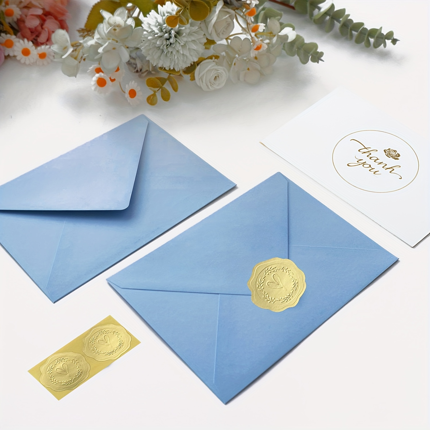 E-shop 50er-Pack nebligblaue Premium-selbstklebende Umschläge mit 50 goldenen Aufklebern, Umschläge für Einladungen, Grußkarten, Geburtstagsfeiern,