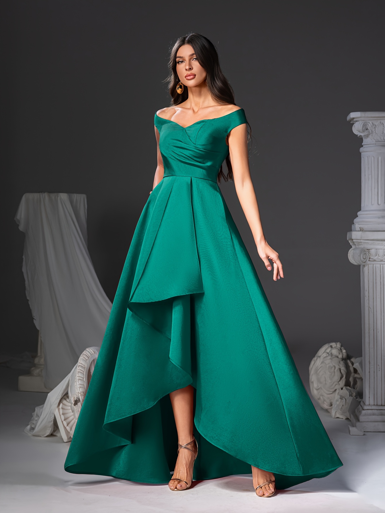 emerald green dress - Oman emerald green dress - Oman