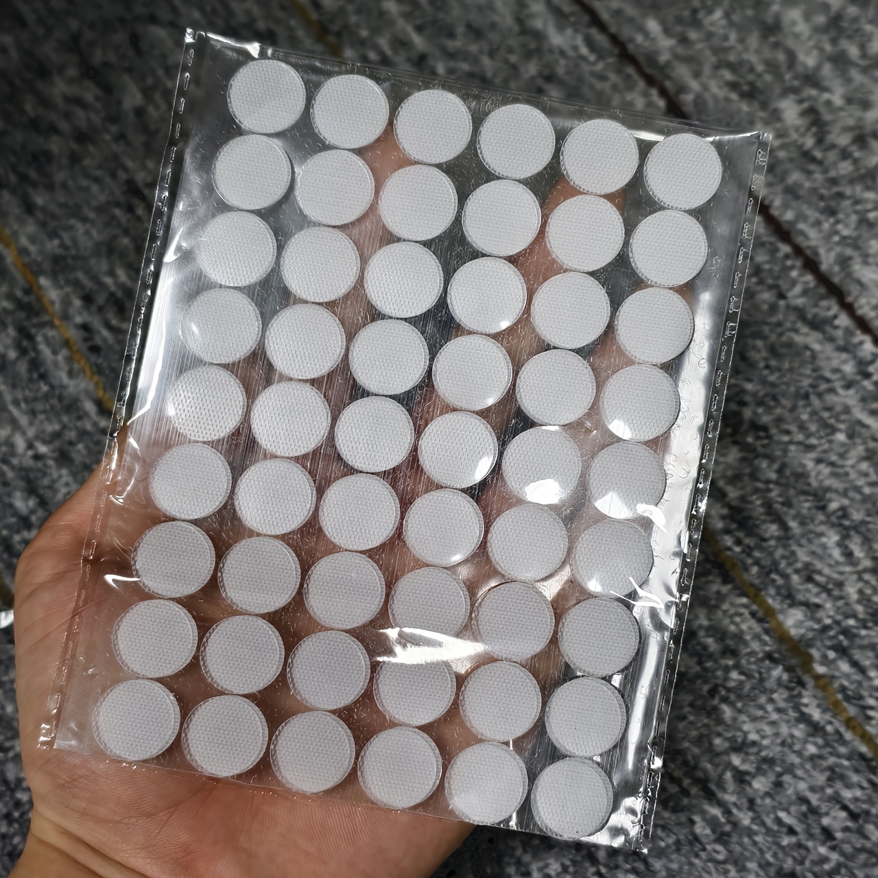TEMU 324pcs/162 Pairs Round Hook And Loop Fasteners, 15mm Strong Adhesive Fasteners, Suitable For Crafts, Clothing, Notebooks, Posters, And Office