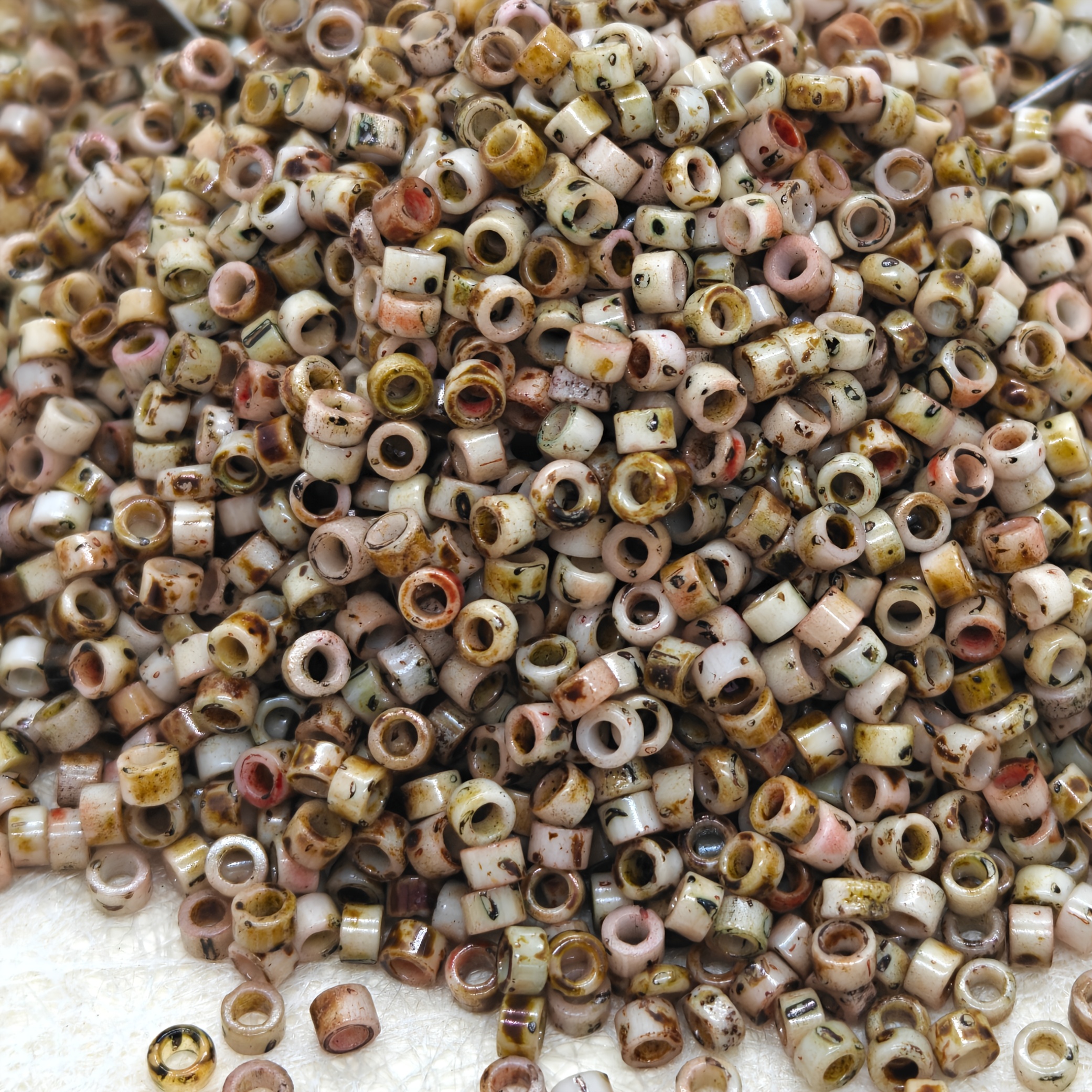 18 Colors Beading Kit with 2.5mm Glass Seed Beads