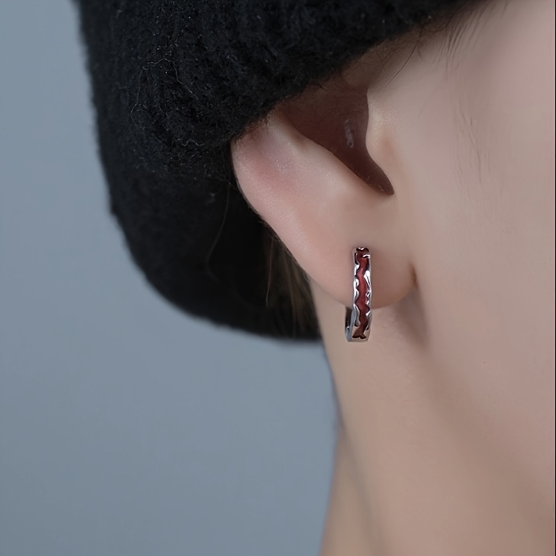 

1 Paire de Boucles d'Oreilles Rouge à Texture Irrégulière et avec Design Personnalisé, Punk Hip-hop Haut de Gamme Adapté pour les Fêtes Quotidiennes, et les Festivals de Musique