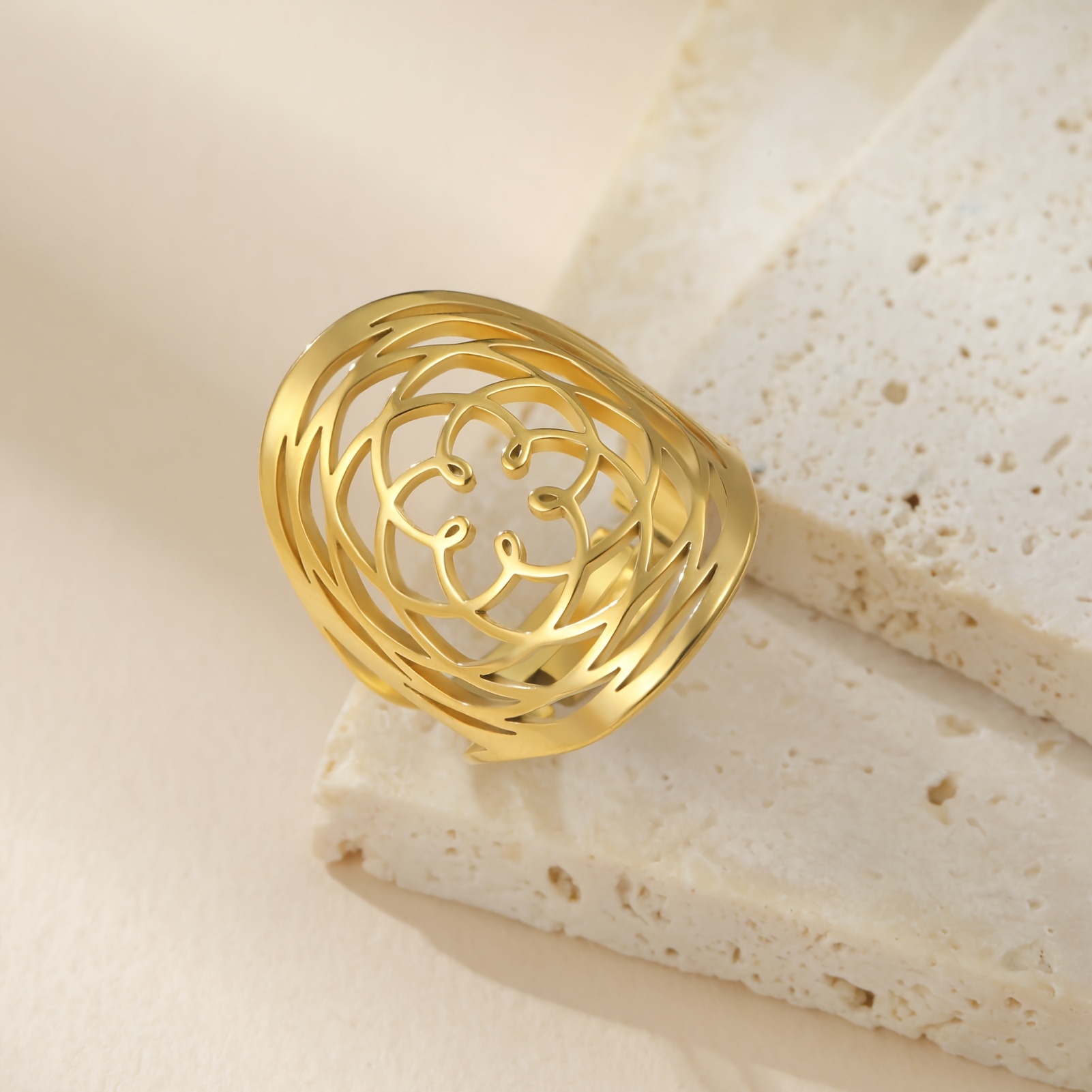 Exquisite Venus Rose Ring, Delicate Openwork Design