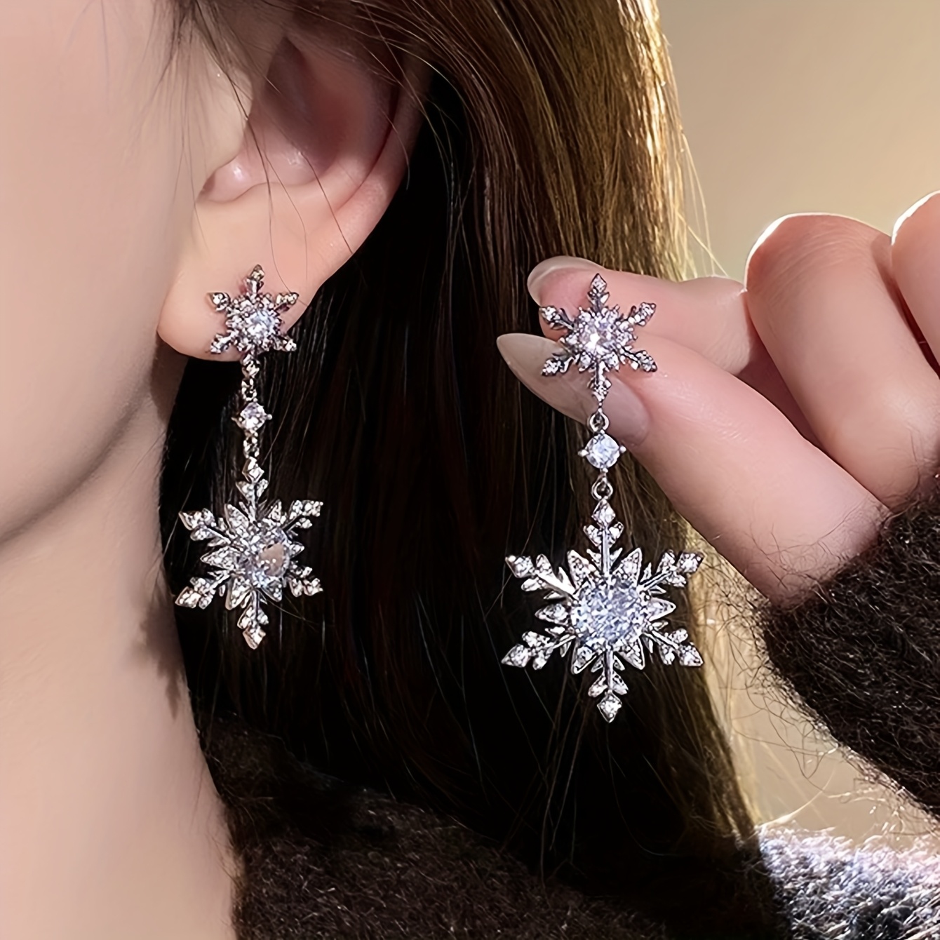 Image of 1 Pair Of Fashionable Elegant Cool High-end Snowflake Inlaid Unique Temperament Elegant Women's Earrings For Parties And Gatherings