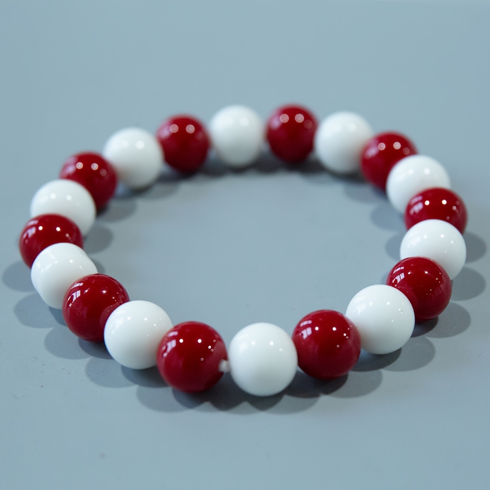 A Red And White Bracelet, A Piece, Suitable For Everyday Casual Wear And Gatherings , Making It An Ideal Gift For During The Lunar New Year And Valentine's Day