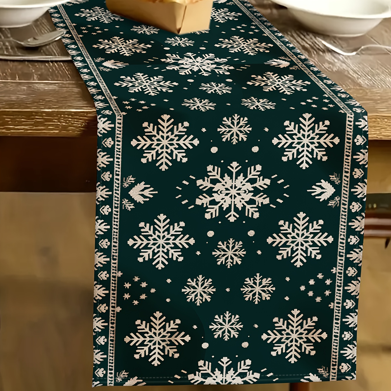 

Christmas Snowflake Linen Table Runner - 100% Linen Rectangular Holiday Table Decor, Festive Knit Fabric, Seasonal Indoor & Outdoor Party Accessory, Vintage Santa Claus Reindeer Design - 1pc