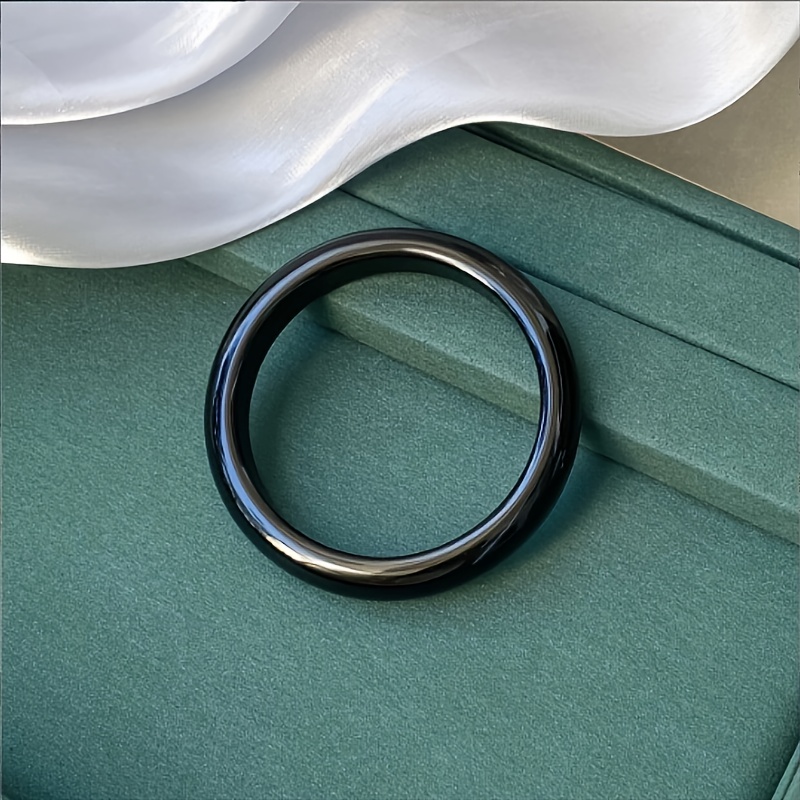 

1pc Elegant Black Bangle - Classic Round Cut, Non-plated - Perfect Gift For Mother Or Girlfriend