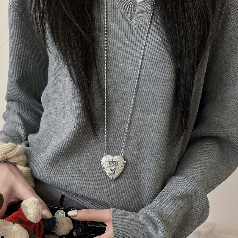 fashionable   sweet silvery heart embossed necklace peach heart pouch crossbody bag long chain sweater chain 1