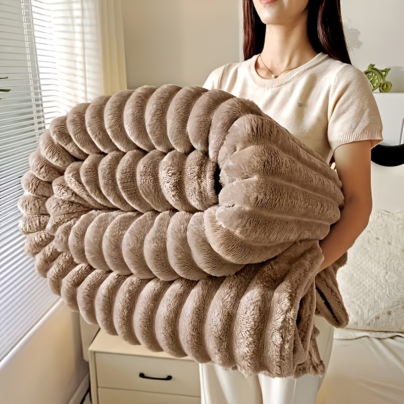 Thickened Plush Throw, Cozy And Soft, Double-Sided Faux Fur Wool Blanket Ideal for Warmth, Napping, Or Outdoor Use, Perfect for All Seasons, a Great Gift for The New Year