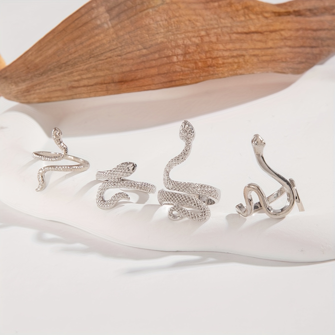 4 pièces ensemble de bagues   pour femmes - anneaux gothique punk à écailles multi-articulées en plaqué or blanc ( ), parure empilable thème   pour soirée, tenue décontractée & cadeau - bracelet charm ajustable style collier 1