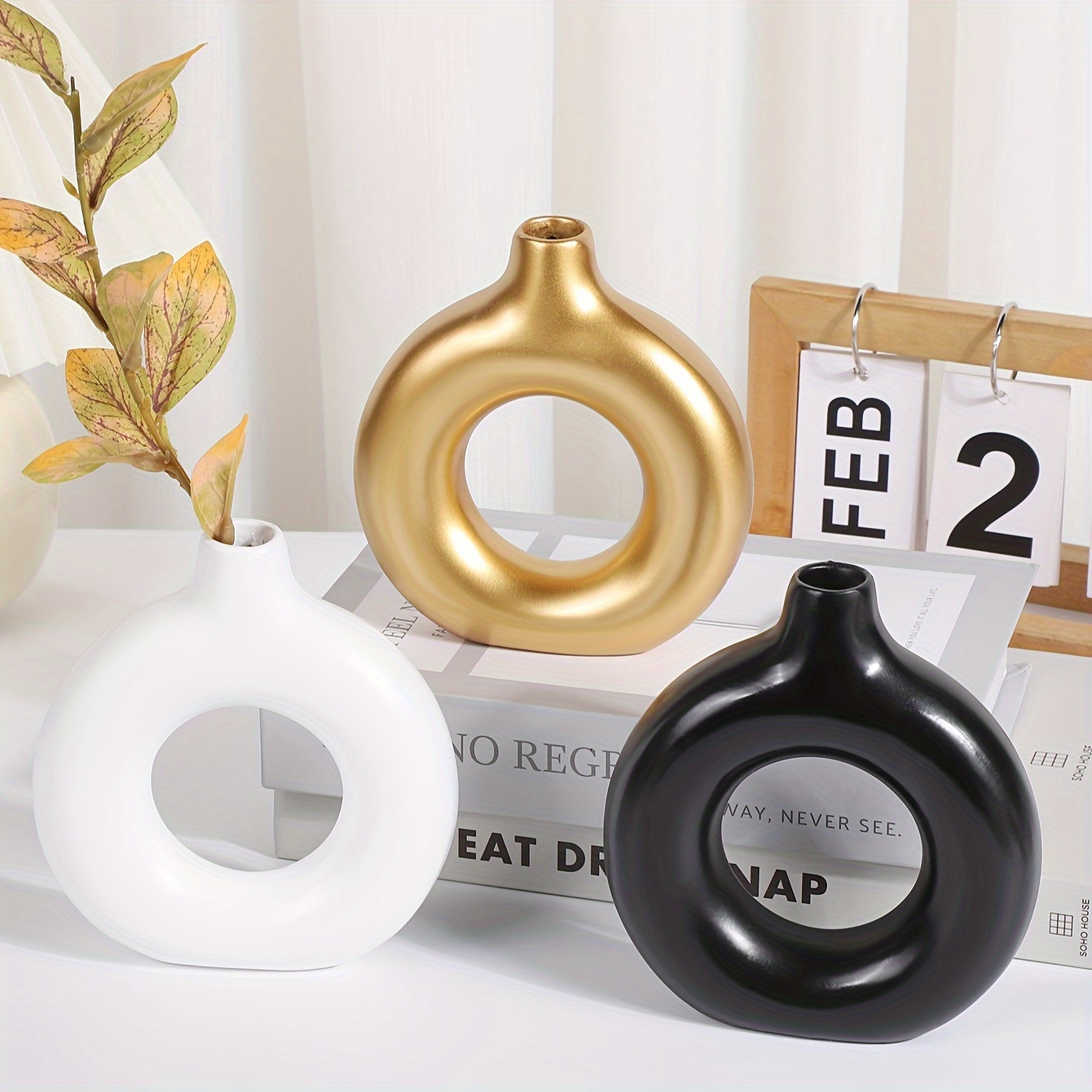 TEMU 1pc, Modern Donut Vase, 5.28 Inches Tall Resin Home Decor, Contemporary Style Tabletop Accent Pieces In Golden, White, Black Colors