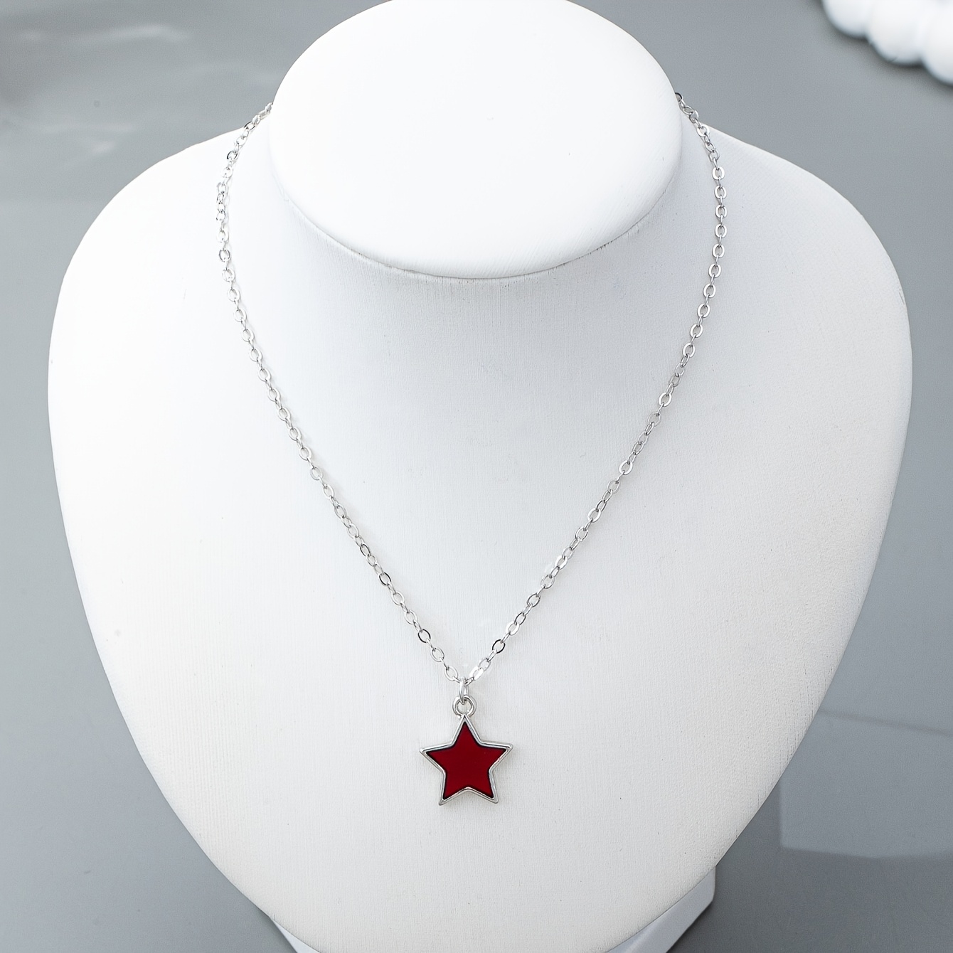Women's Simple and Stylish Geometric Star Necklace