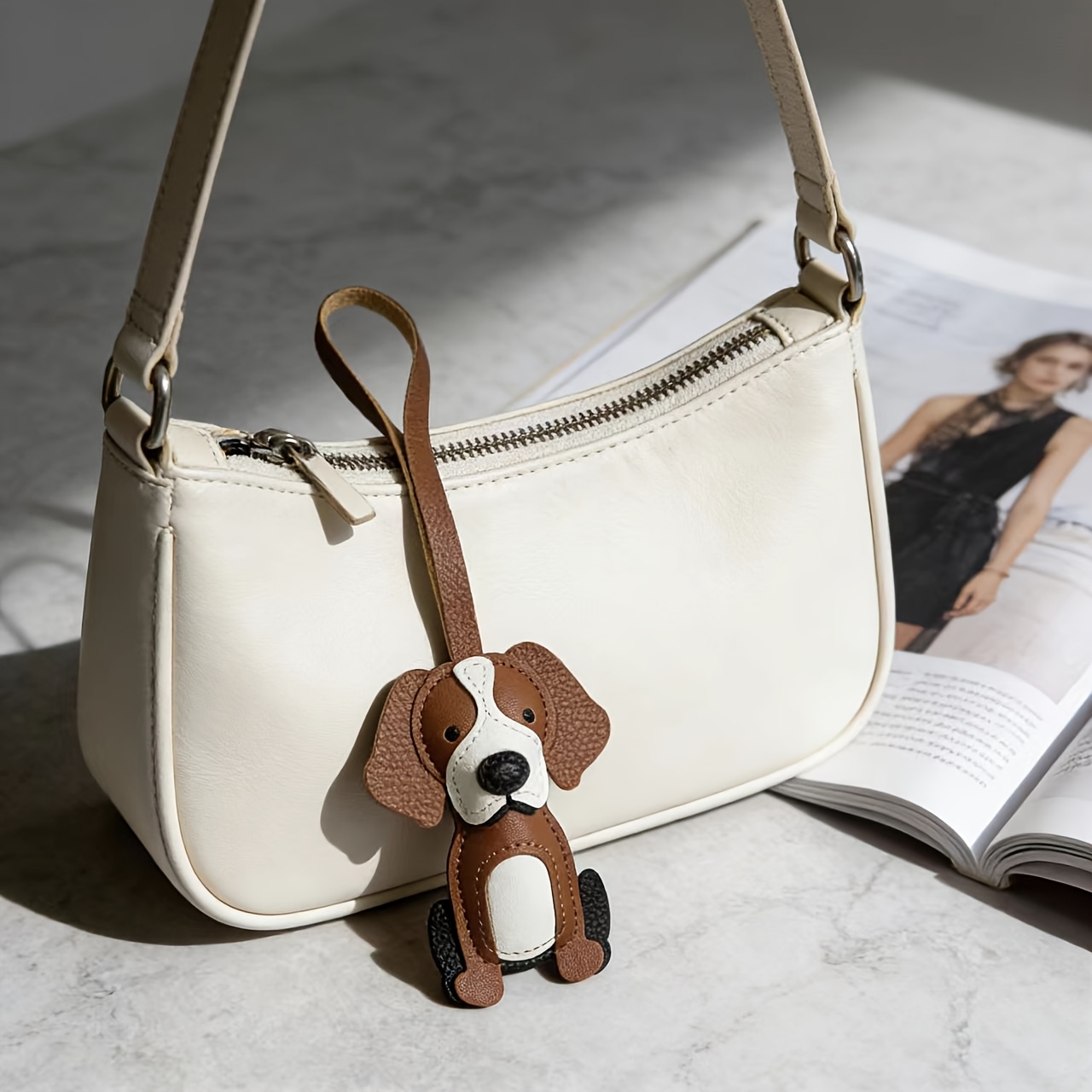 E-shop Niedlicher Beagle Hunde Charm | Kunstleder, Erhältlich in Schwarz und Braun, Ideal für Schlüssel, und Handyketten | Perfektes