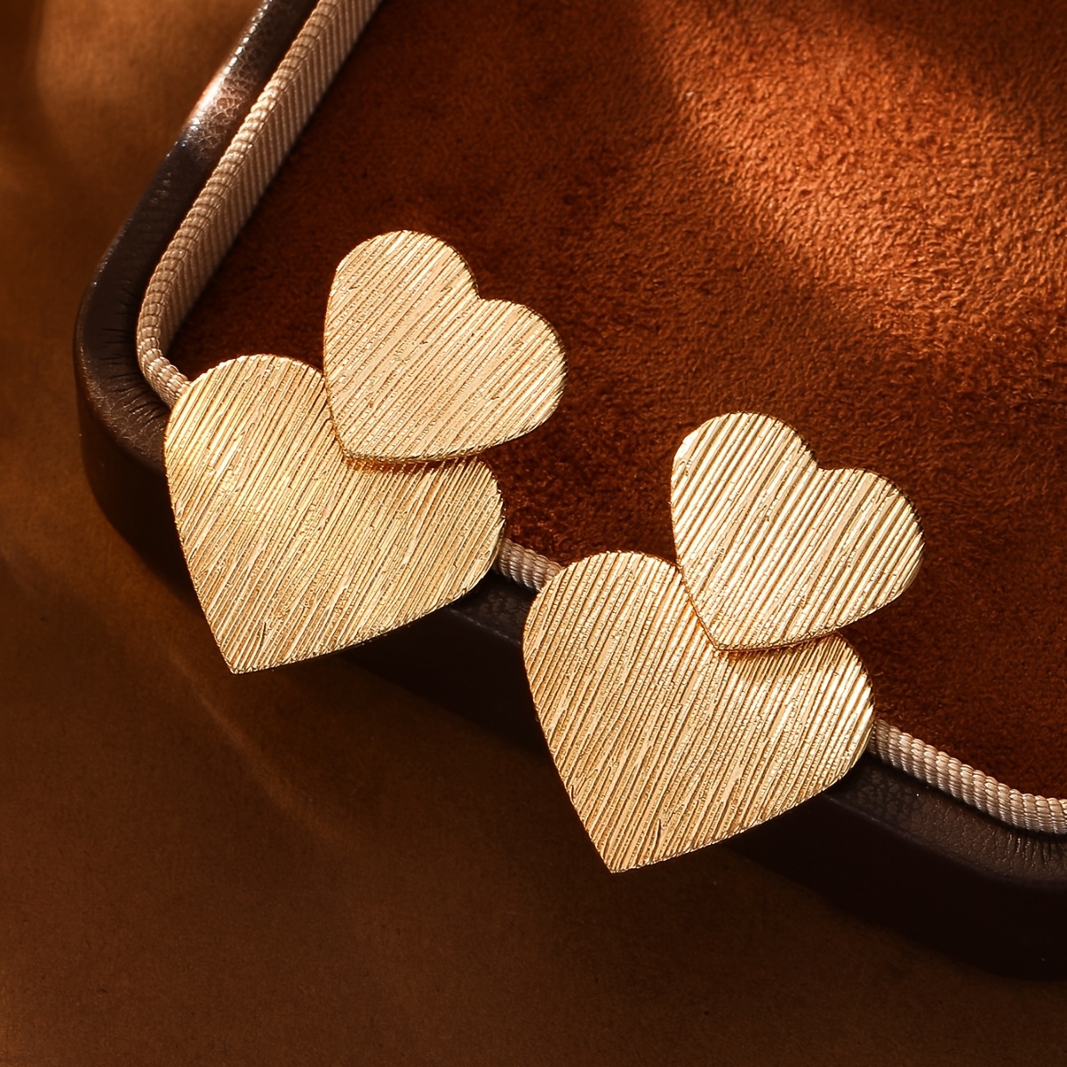 Image of A Pair Of Women's Stylish Geometric Metal Heart Tassel Earrings