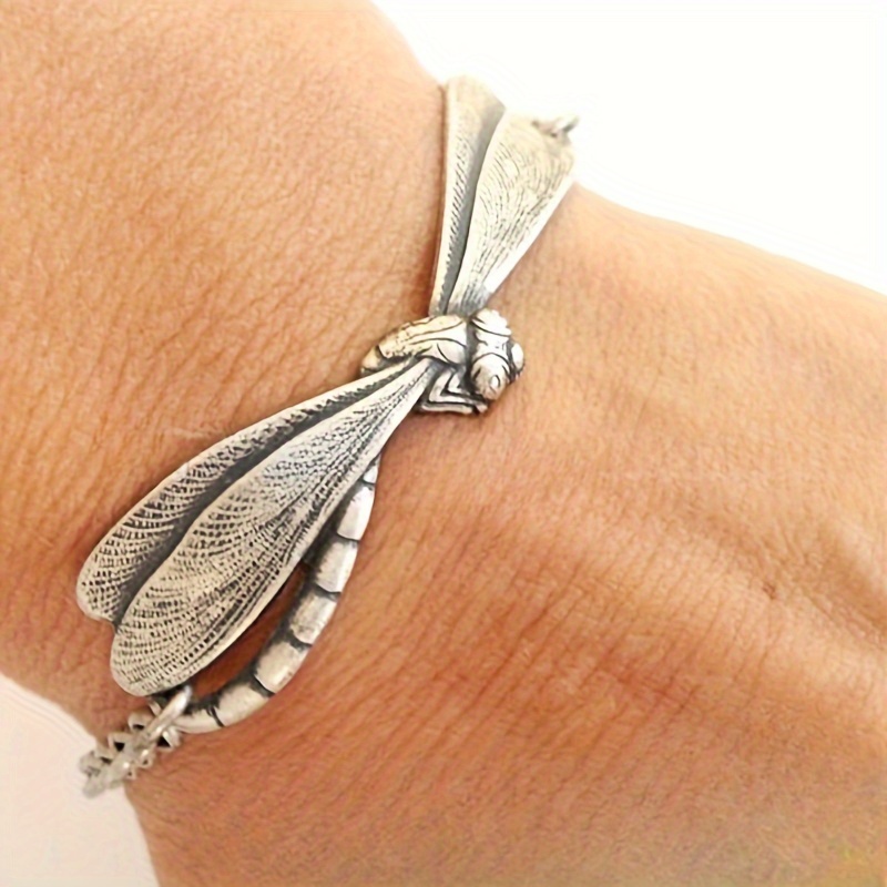 

Vintage Bohemian Dragonfly Bracelet For Women, Paired With A Golden Dragonfly Pendant, With A Safety Chain, Suitable For Daily Wear And Vacation, Versatile Summer Jewelry Gift