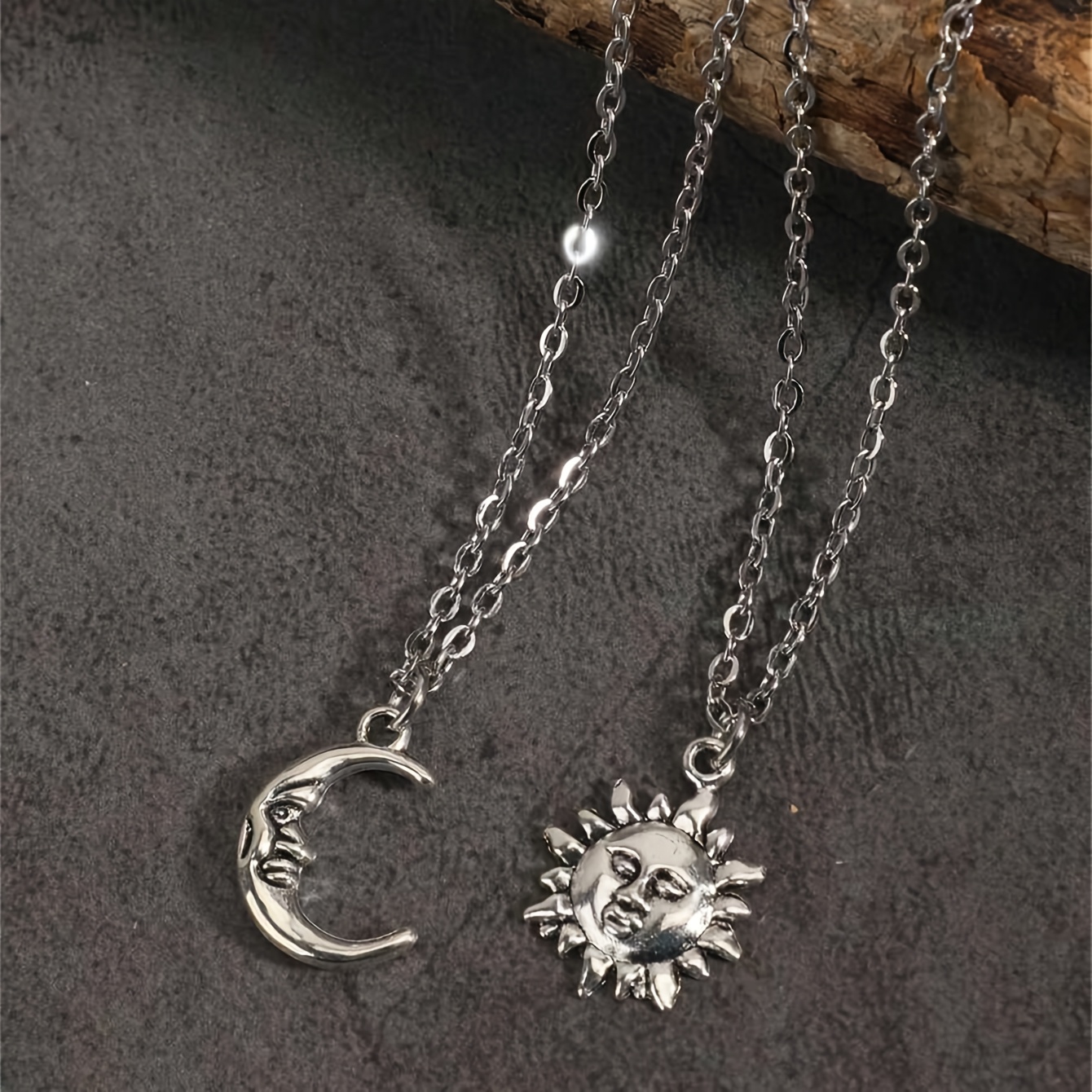 2pcs Vintage Gothic Moon And Sun Pendant Women's Necklace Set