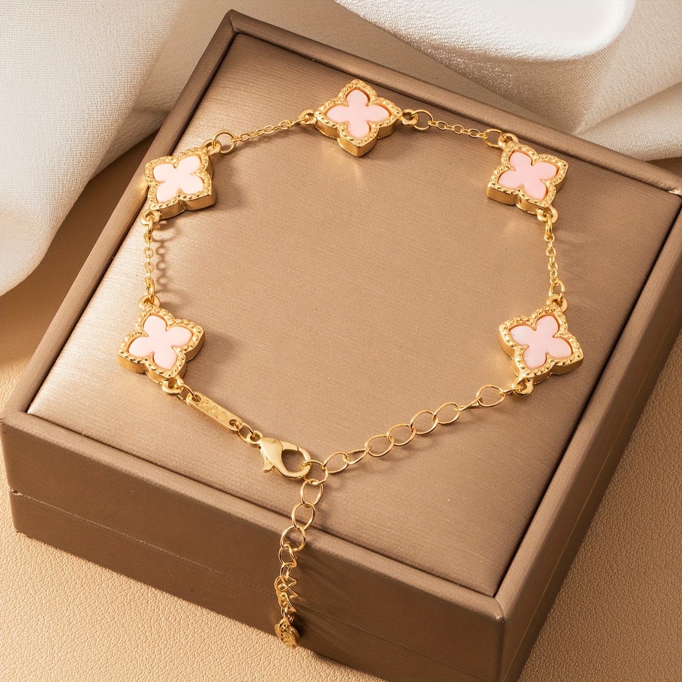 Golden-Tone Lucky Clover Elegant Bracelet with Red Enamel Chain Perfect for Valentine's Day, Mother's Day, Teacher Appreciation, and Back-to-School Gifts, Teacher Appreciation Gift|Elegant Bracelet Design|Durable Chain Bracelet 1pc