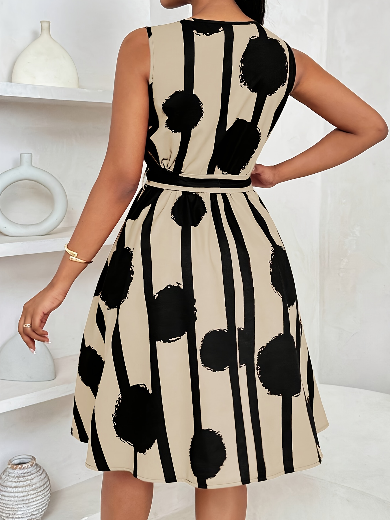Elegant Red Floral Print Sleeveless Dress with Tie Waist - Notched Collar, A-Line Silhouette, Ruched Detail, Perfect for Summer, Adult Women'S Fashion, Casual Attire|Floral Print Dress|Polyester Fabric