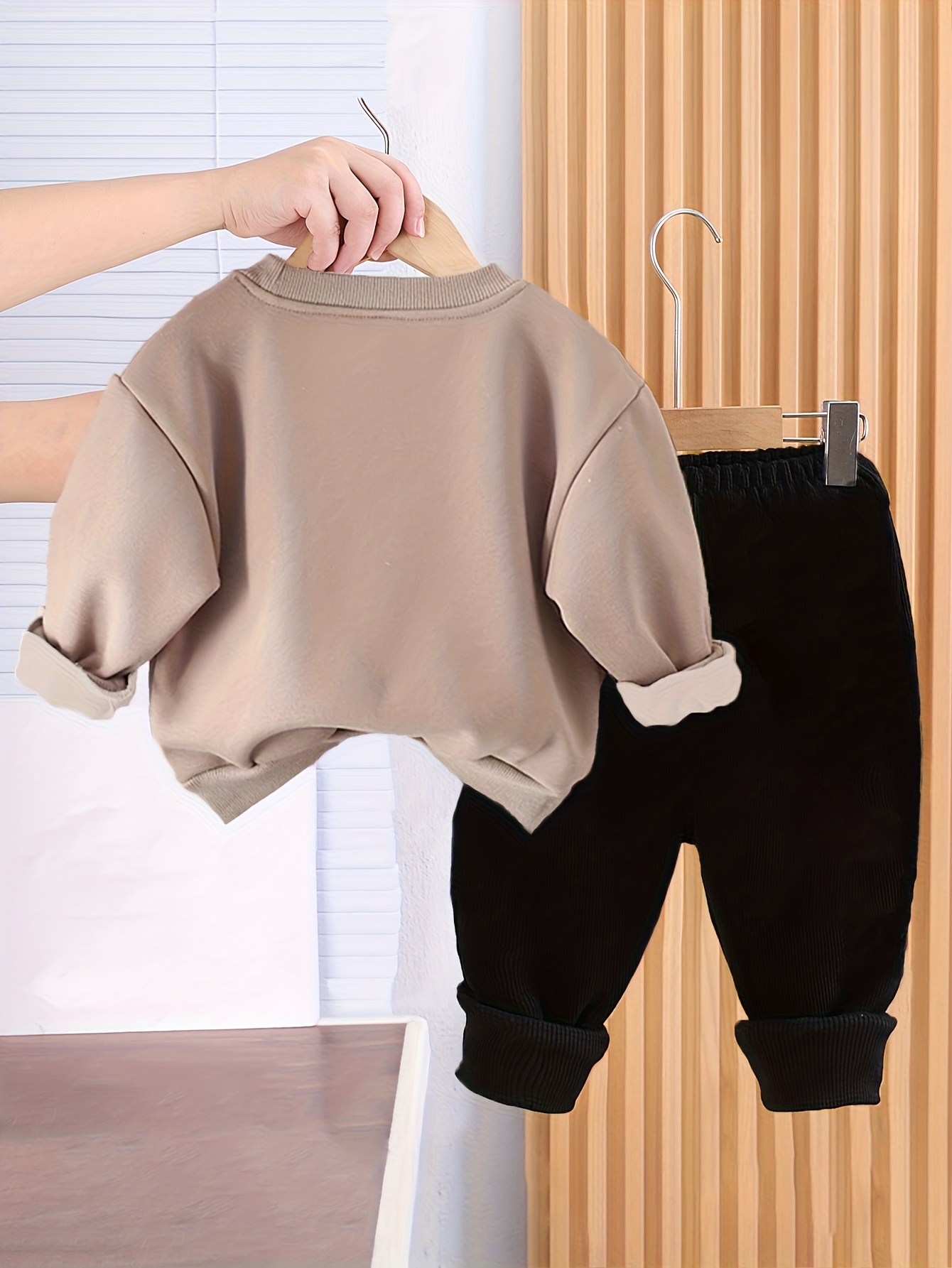 autumn and winter boys grey round neck english language printed sweatshirt and tapered long pants set with cartoon bear accessories design   suitable for   occasions suitable for outdoor wear suitable for school wear boys set   outdoor Product details 0