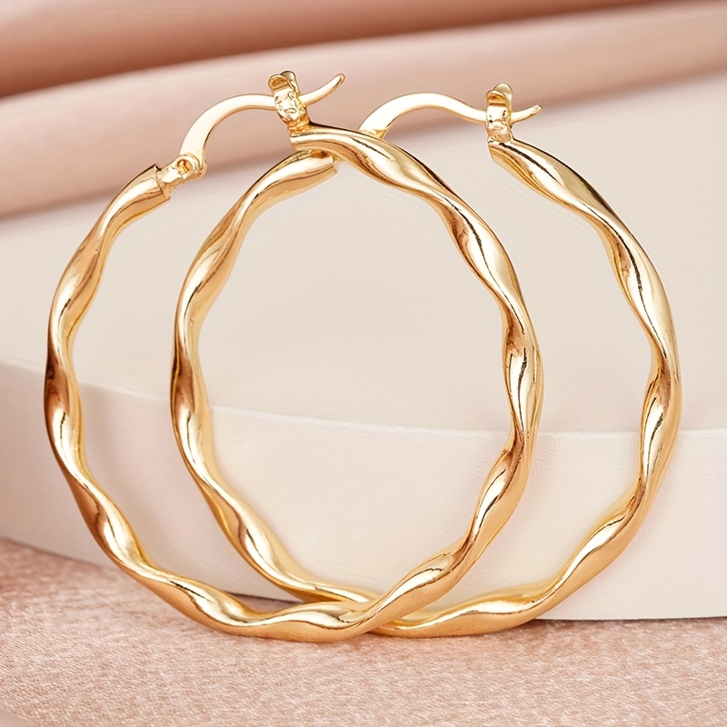 Image of 1 Pair Of Women's Fashionable Hoop Earrings, Elegant Middle Eastern Style With Wavy Twisted Large , Daily Accessory Suitable For Casual And Party Wear
