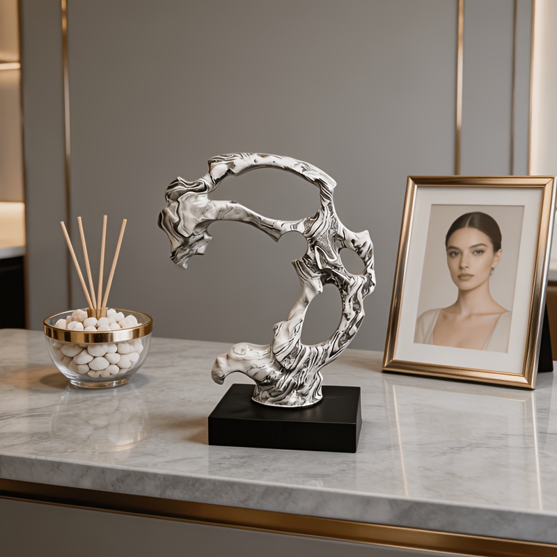 Handmade European Luxury Art Twisted Sculpture Collectible Figurines for Home Living Room Hotel Restaurant Cafe Decor And Gift