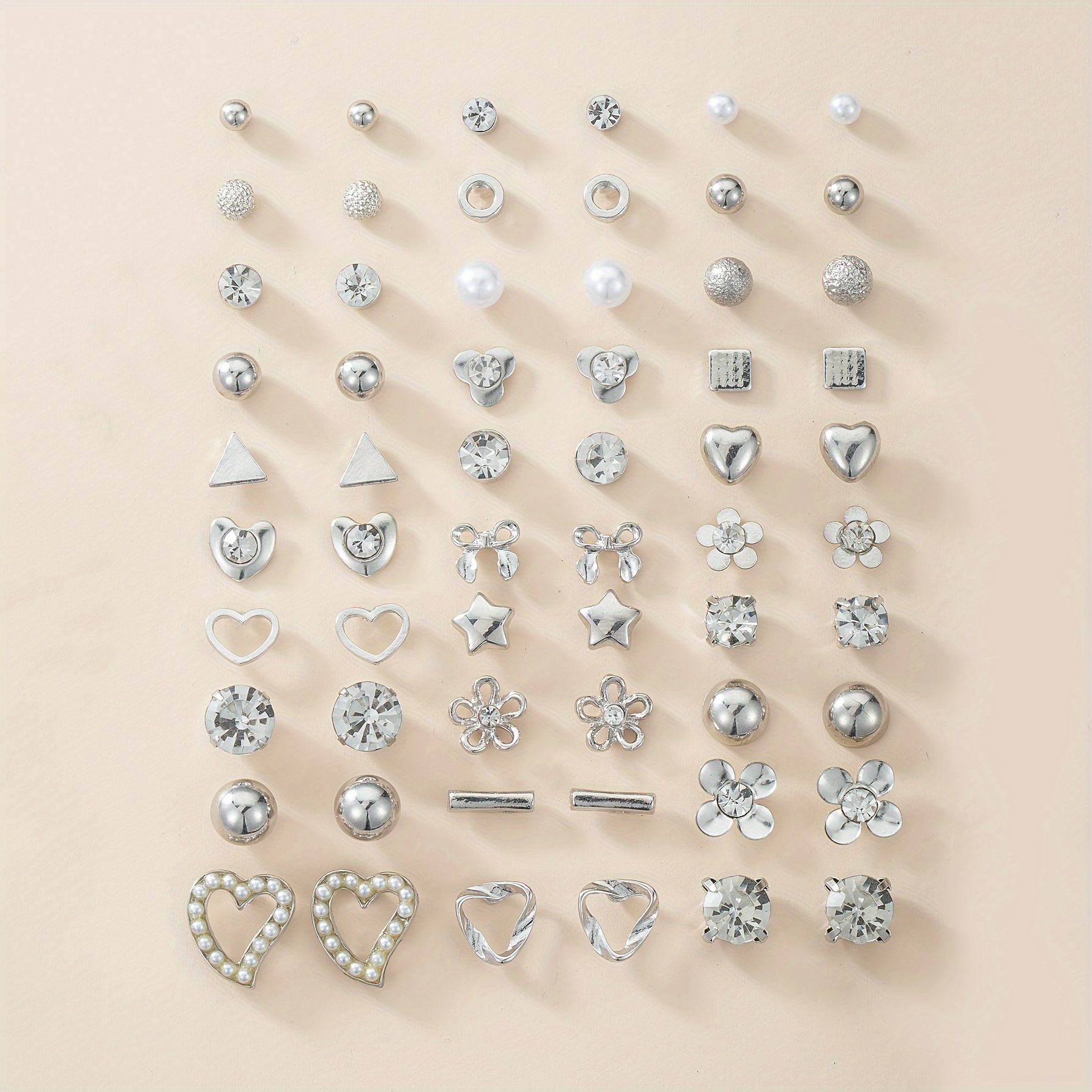 

Ensemble de boucles d'oreilles en argent de 60 pièces : Charmant et élégant pour un usage quotidien et les célébrations - Alliage de zinc avec des ornements en cristal