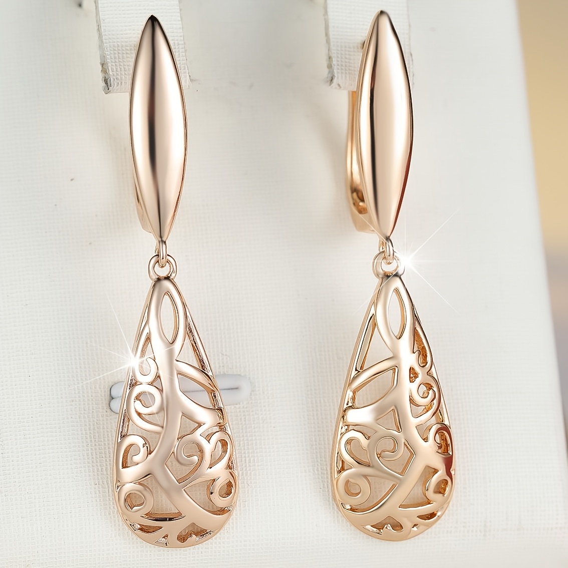 TEMU A Pair Of Hollowed-out Women's Classic Minimalist Elegant Fashionable Unique Exquisite Versatile Jewelry Pieces Suitable As A Holiday
