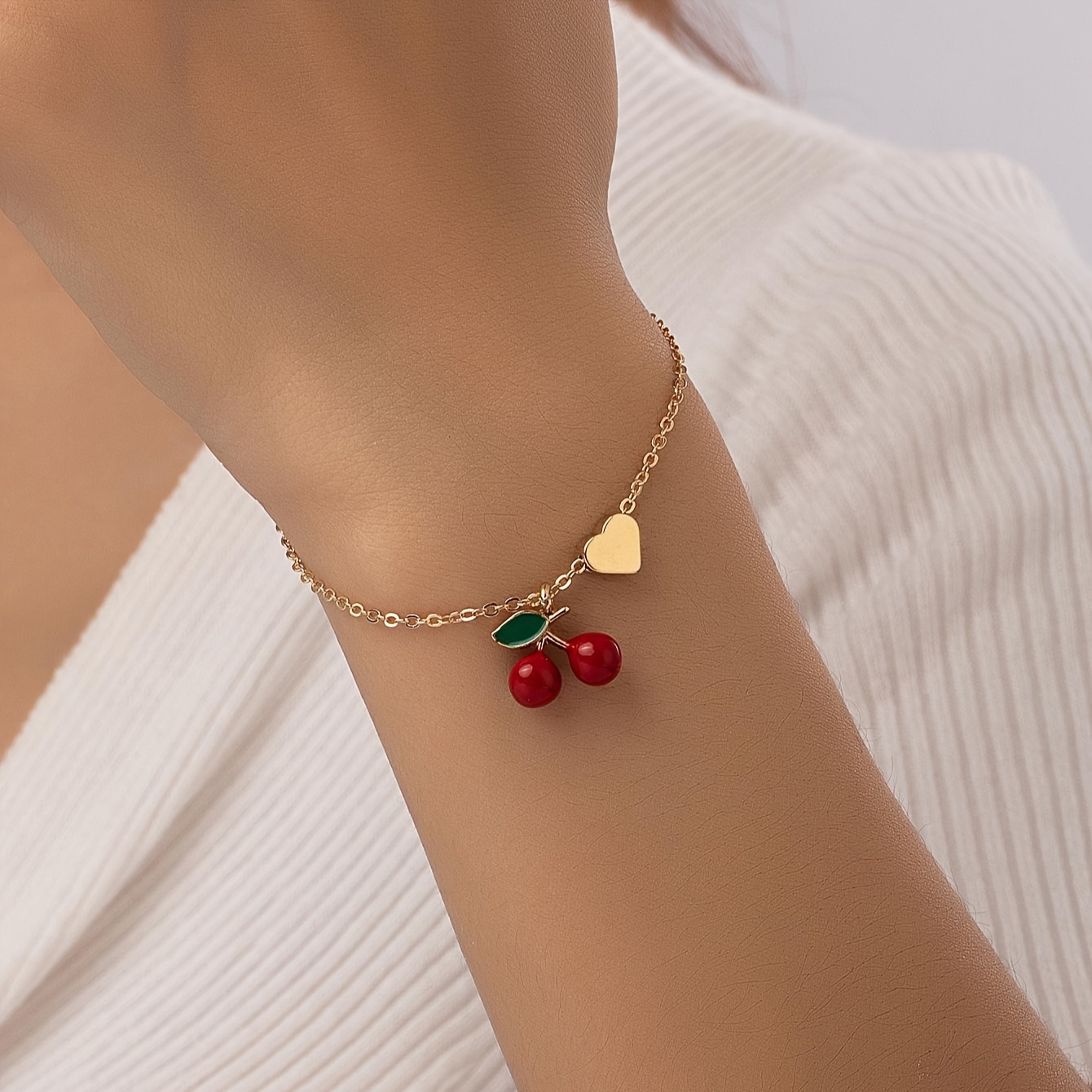 

Best-selling Women's Cherry Red Pendant Heart-shaped Love Bracelet