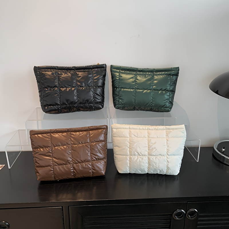 

Vintage Style Cosmetics Pouch: Large Capacity, Water Resistant, No Fragrance, Polyester Material