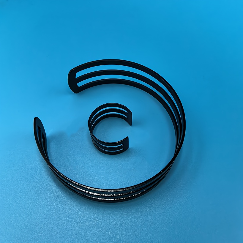 E-shop Europäisches und Amerikanisches Trendiges Edelstahl-Armband + Ring-Set für Damen, Bohemian-Stil Modischer Nischen-Design, Legeres Schmuckzubehör