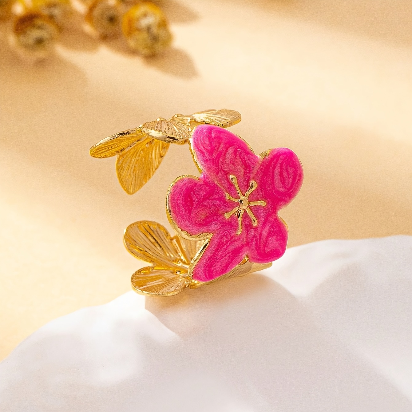 E-shop modischer eleganter Emaille-Glasurring mit rosarotem/weißem/lila Blumendesign, geeignet für Damen zum Tragen zu